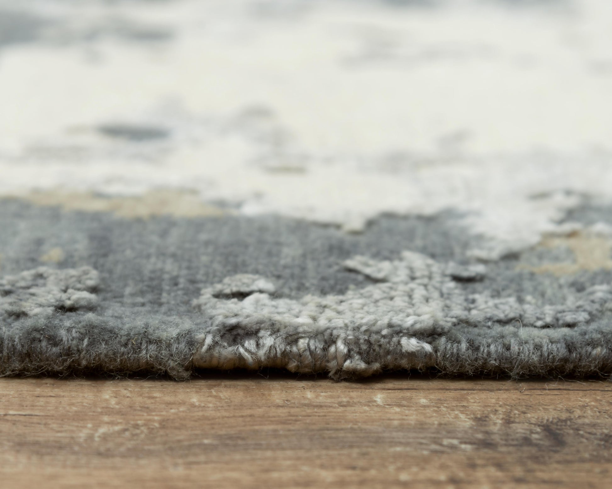 Contemporary rug, 6' x 9'.