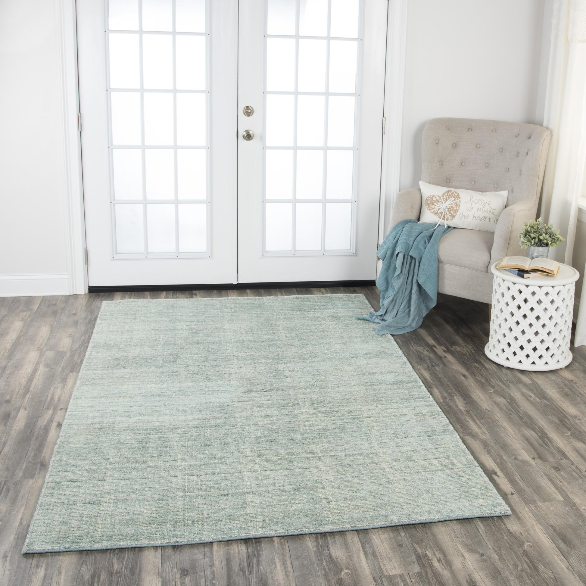 Casual rug, 8' x 10'.