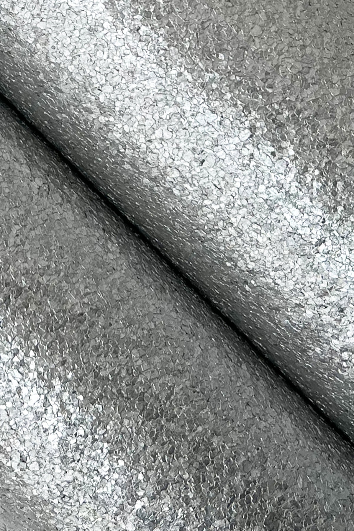 York Wallcoverings Grasscloth Resource Terra Mica Silver Wallpaper Traditional Raised Prints Greys   - GR1013