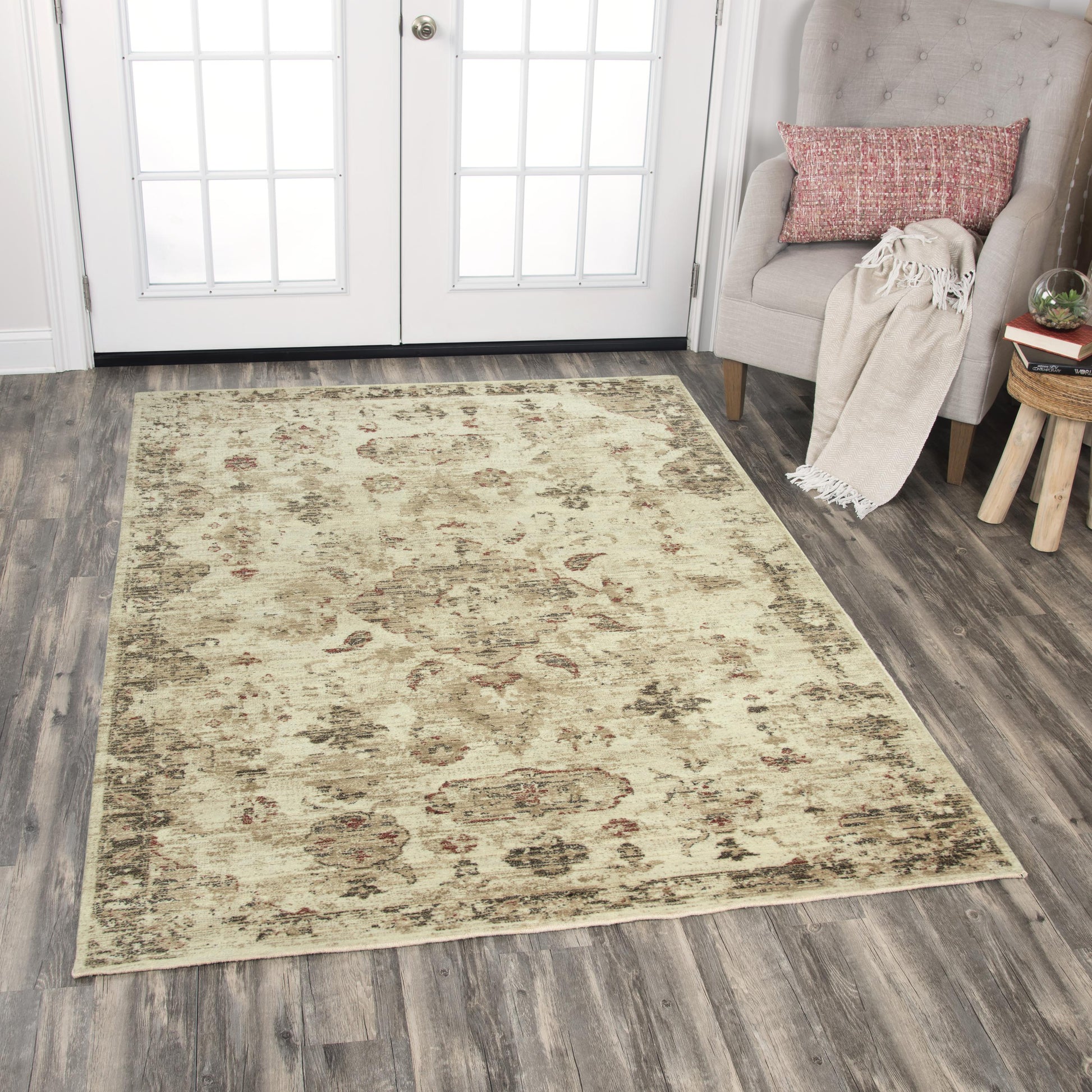 Traditional rug, 8' x 10'.