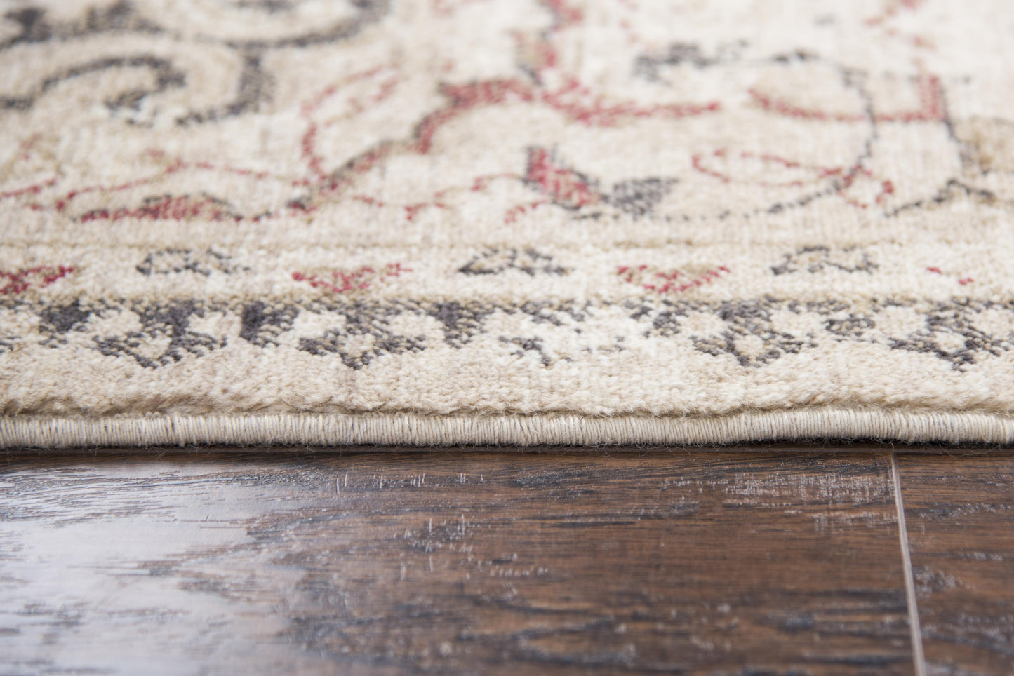 Traditional rug, 2' x 3'.