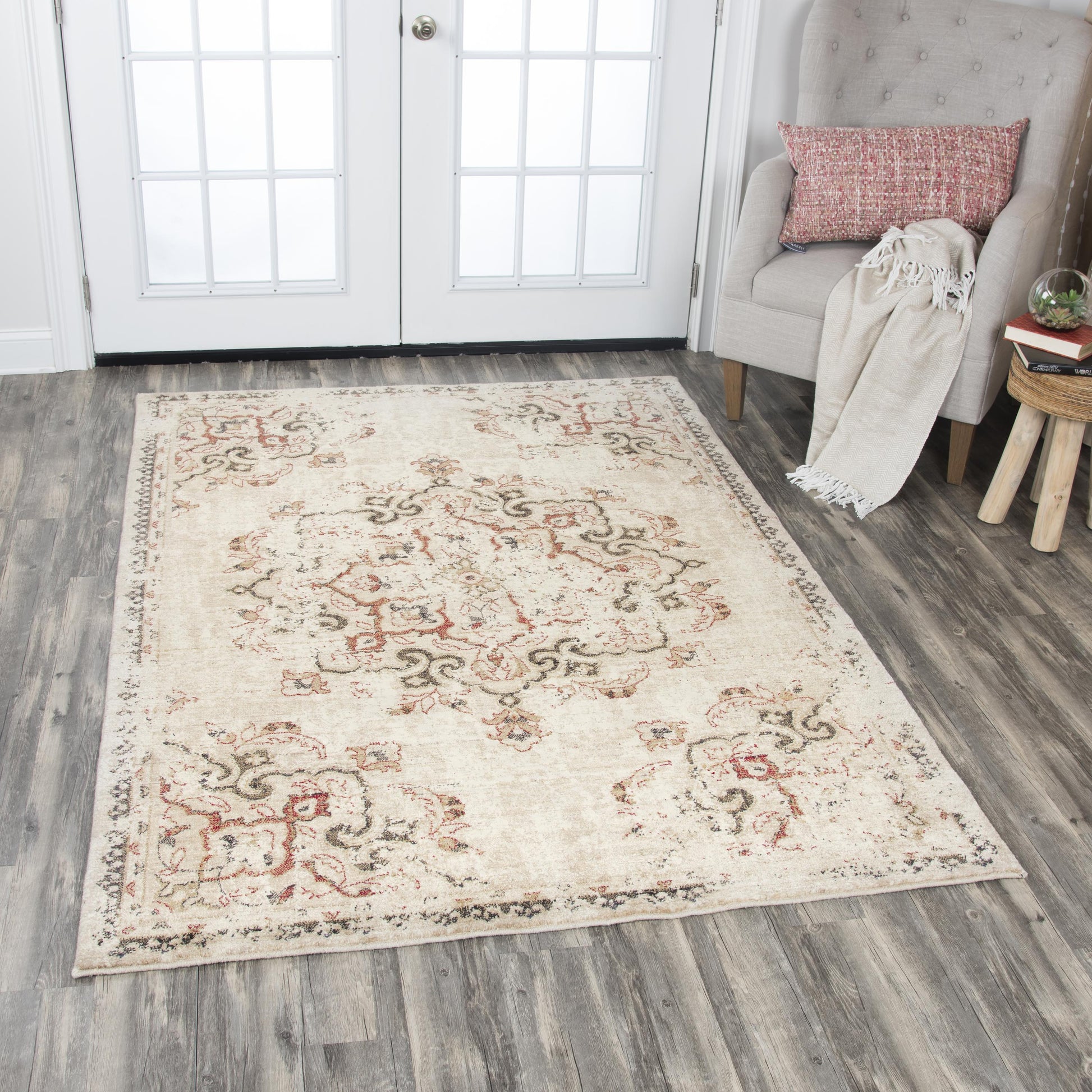 Traditional rug 5' x 8