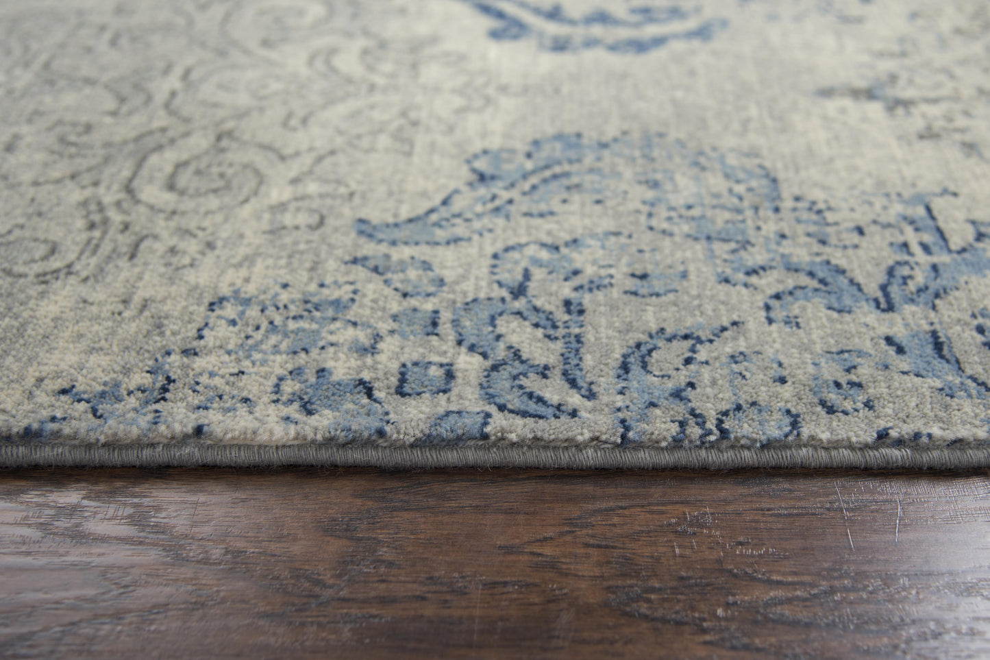 Area rug, 10' x 13'.