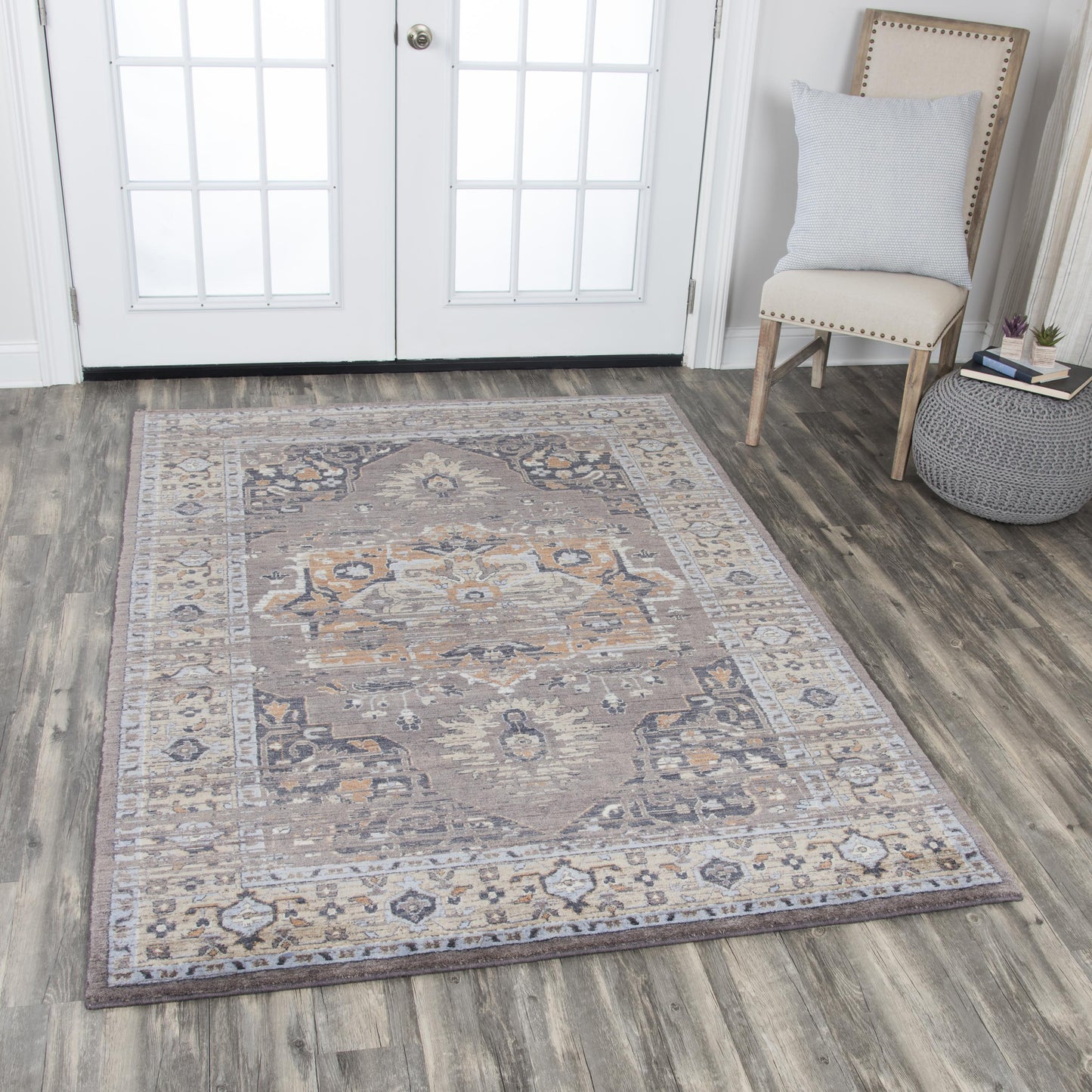 Traditional 8' x 10' rug.