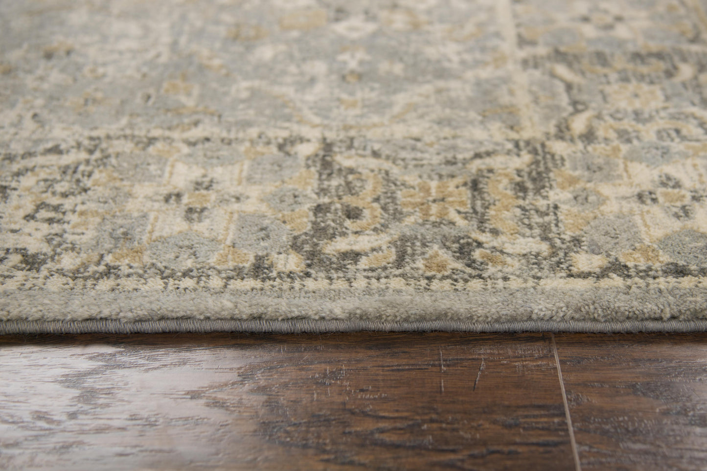 Gossamer Traditional rug, 2' x 10'.