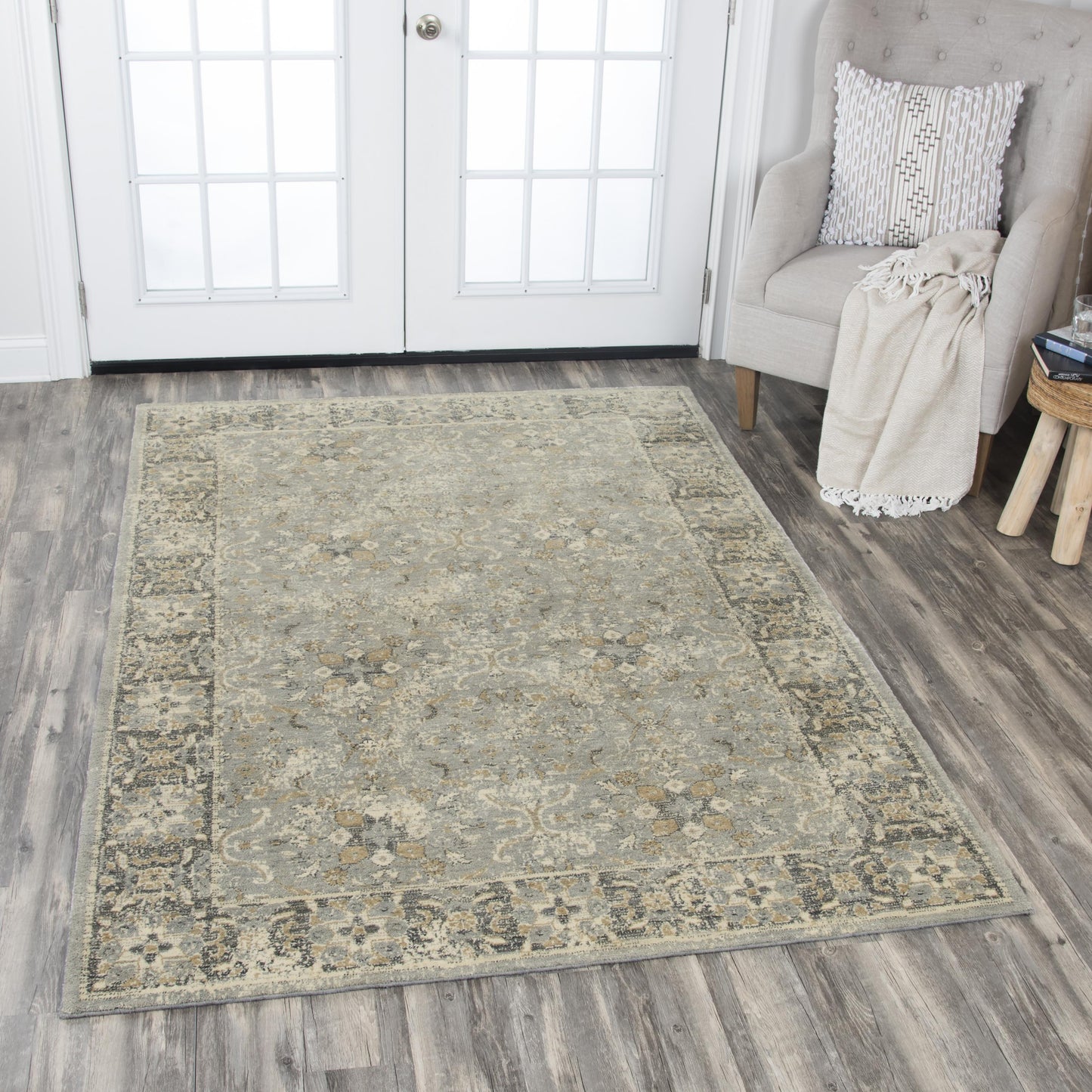 Gossamer Traditional rug, 10' x 13'.