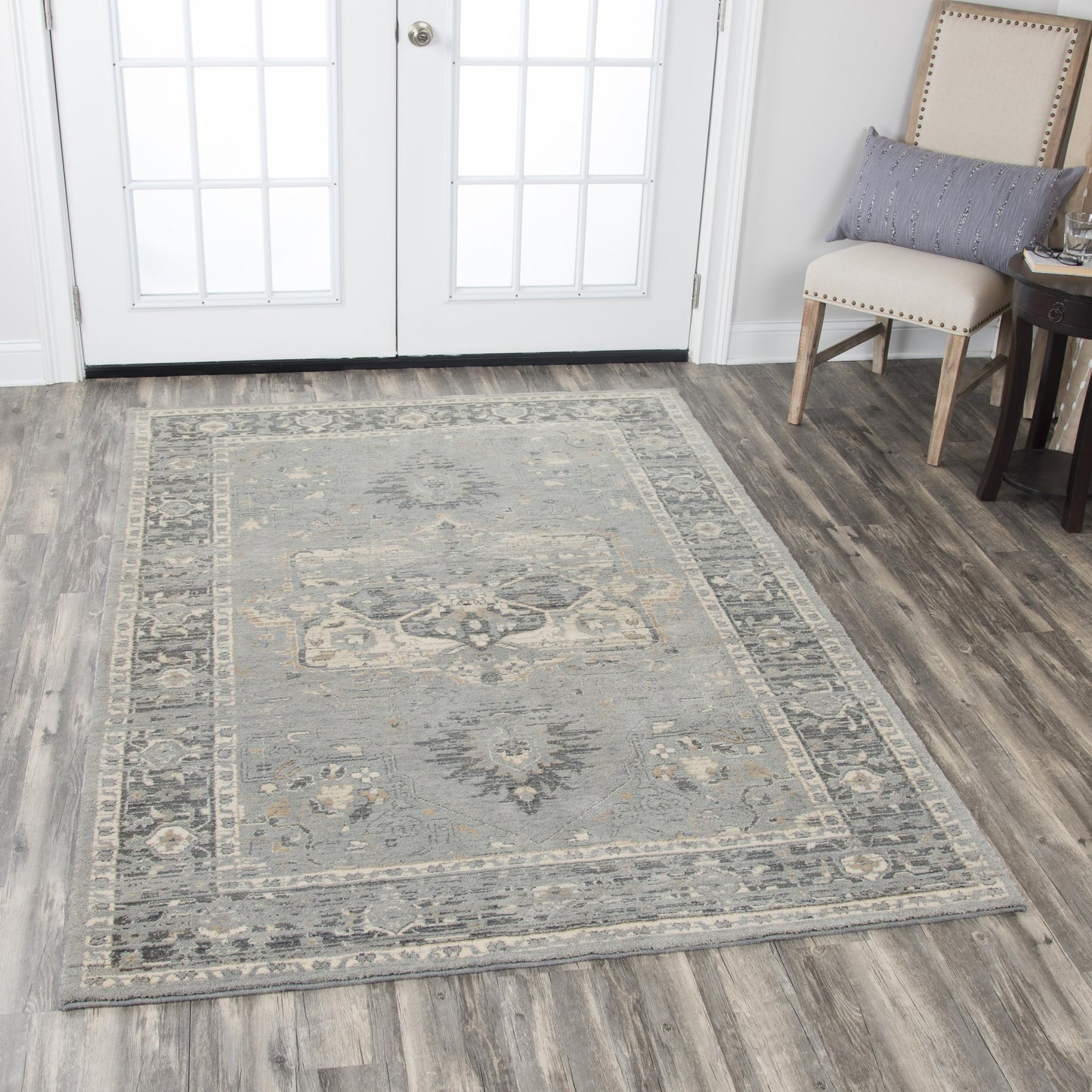 Area rug, traditional style, 5' x 8'.