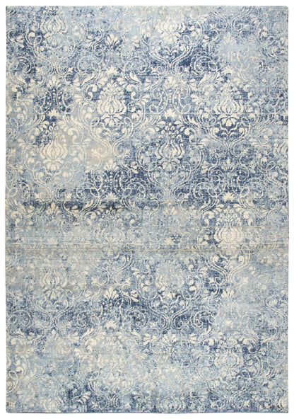 Traditional rug, 2' x 3'.