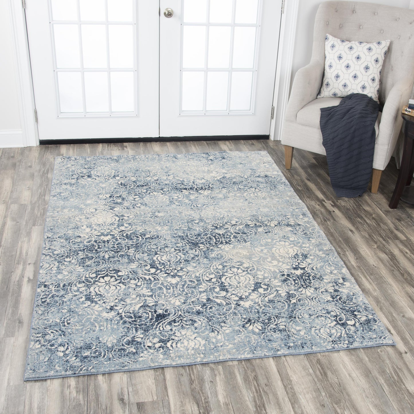 Gossamer traditional rug, 3' x 5'.