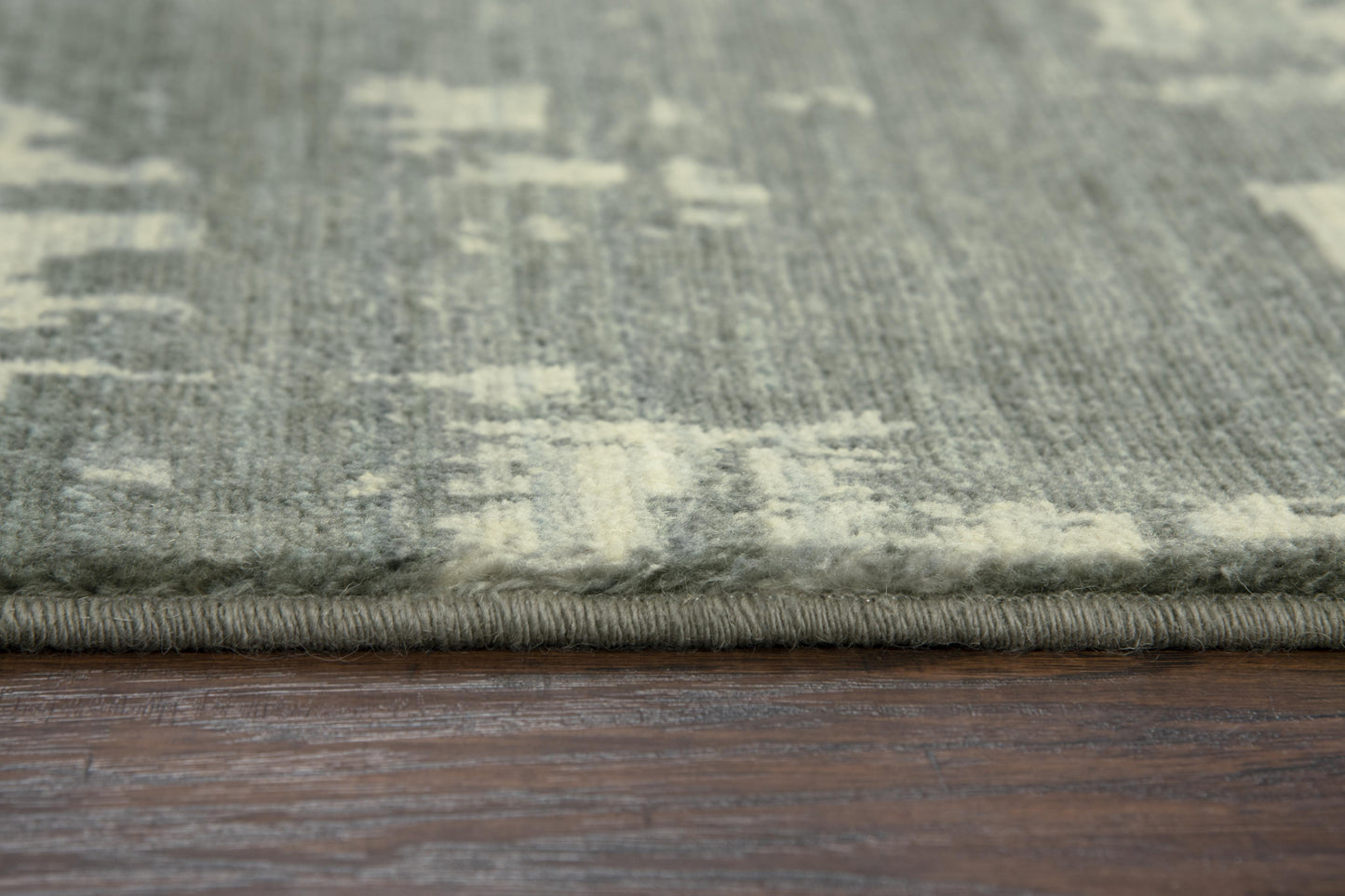 Gossamer contemporary rug, 2' x 3'.