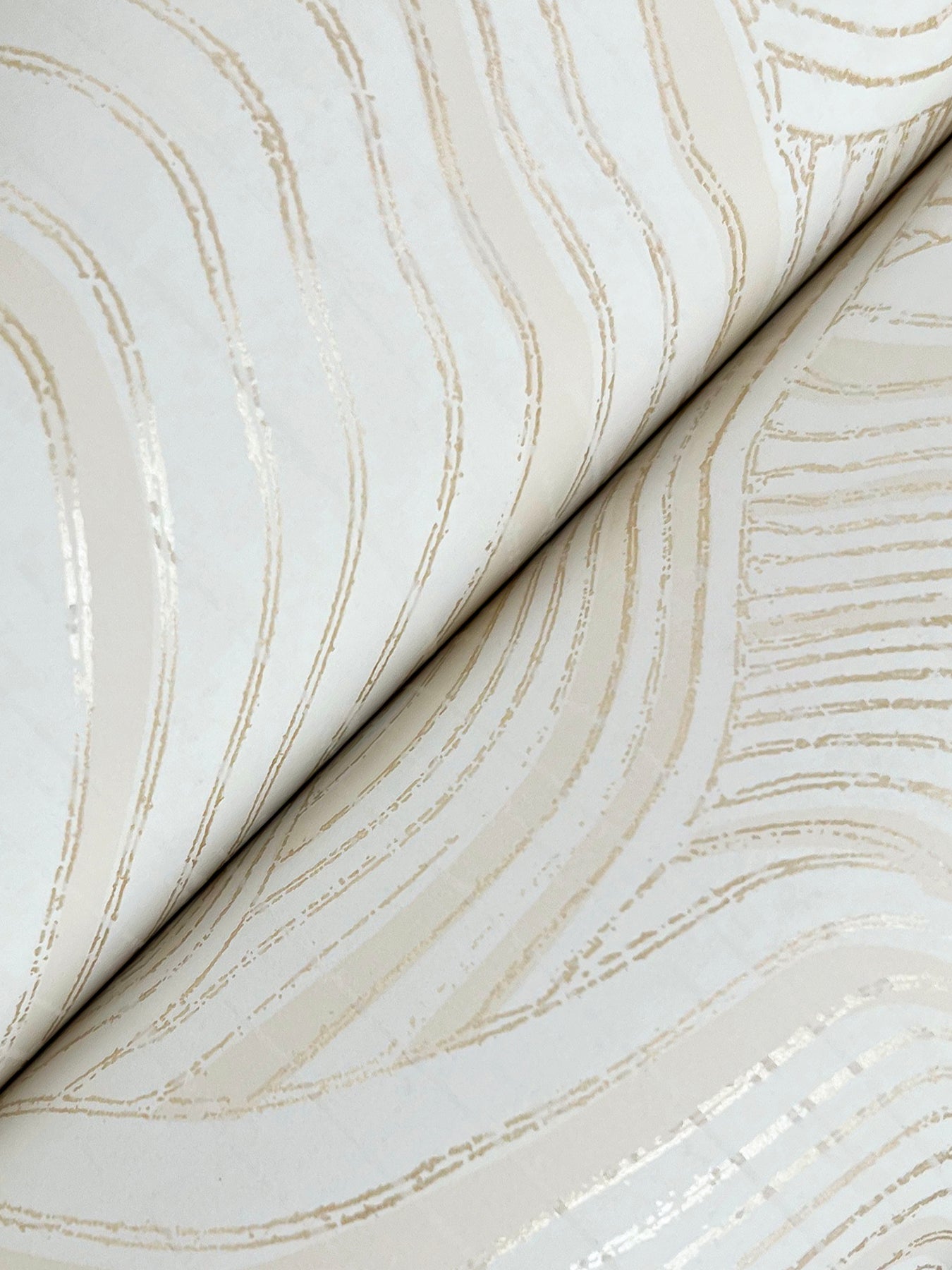 York Wallcoverings Classics Geodes White Wallpaper Eclectic Bohemian Whites and Off-Whites   - GT4529