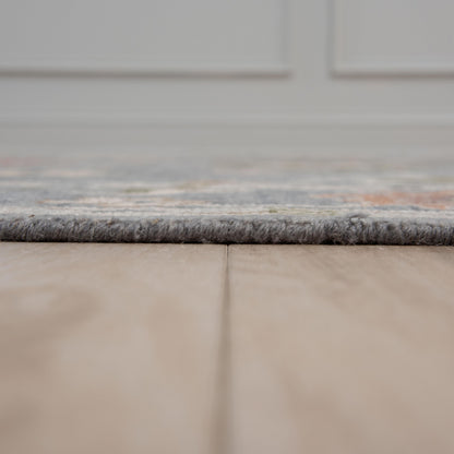 Traditional rug, 2' x 3'.