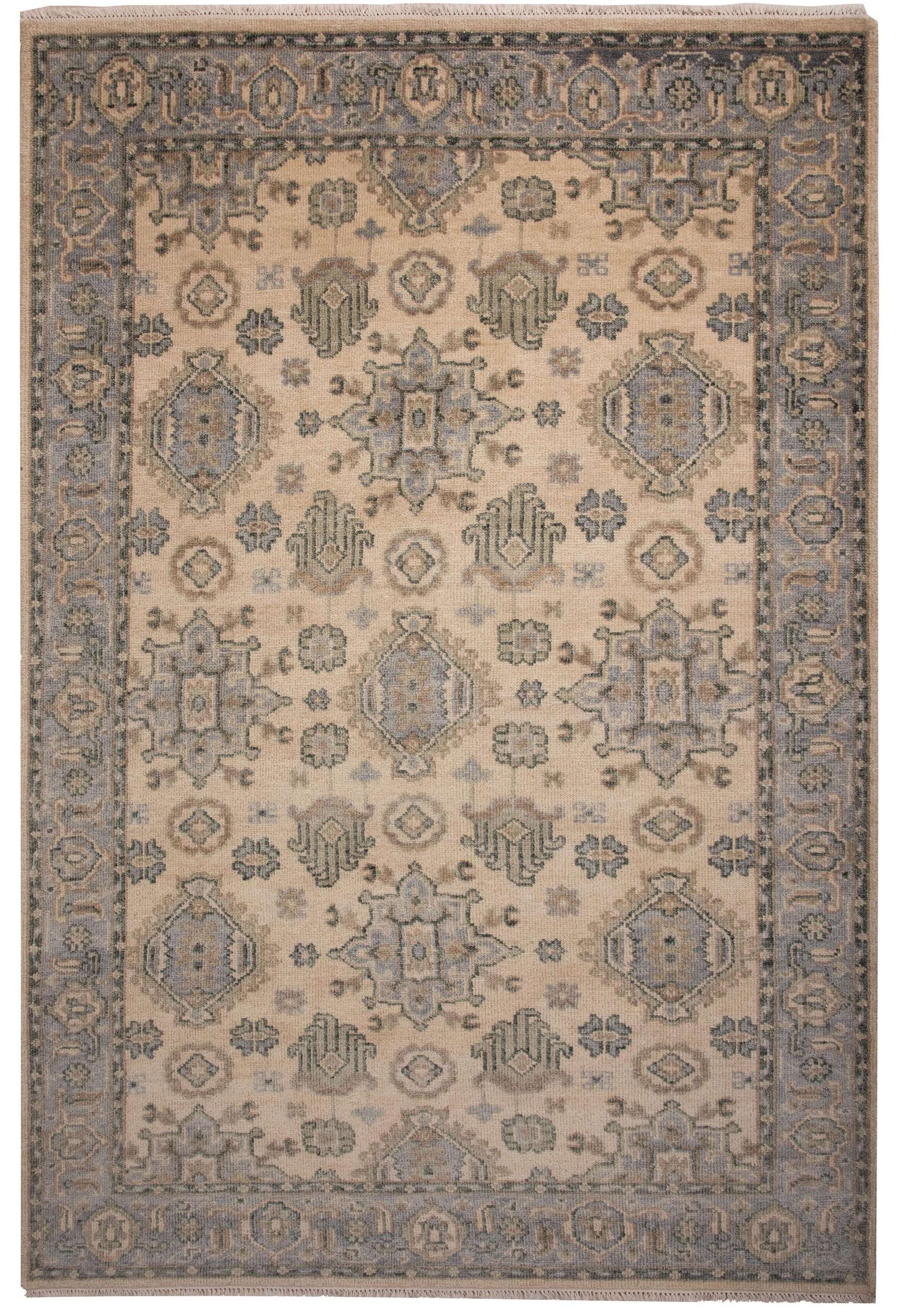 Traditional rug, 6' x 9'.