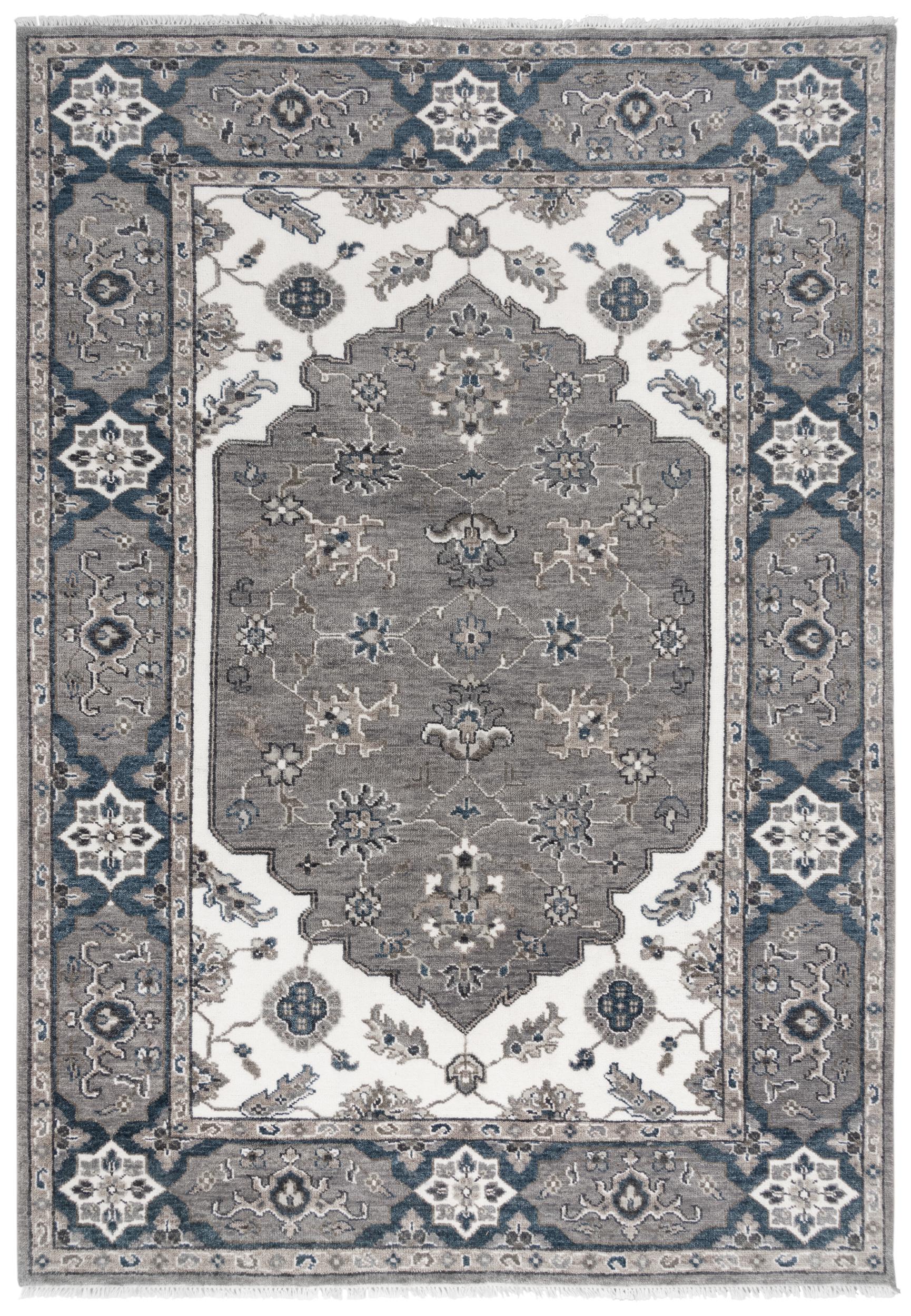 Traditional rug, 2' x 3'.