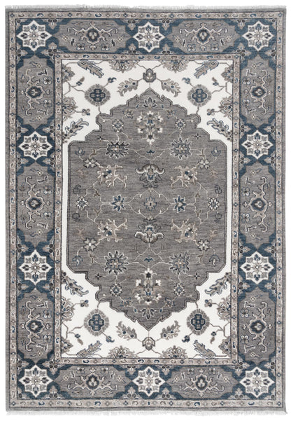 Traditional rug, 6' x 9'.