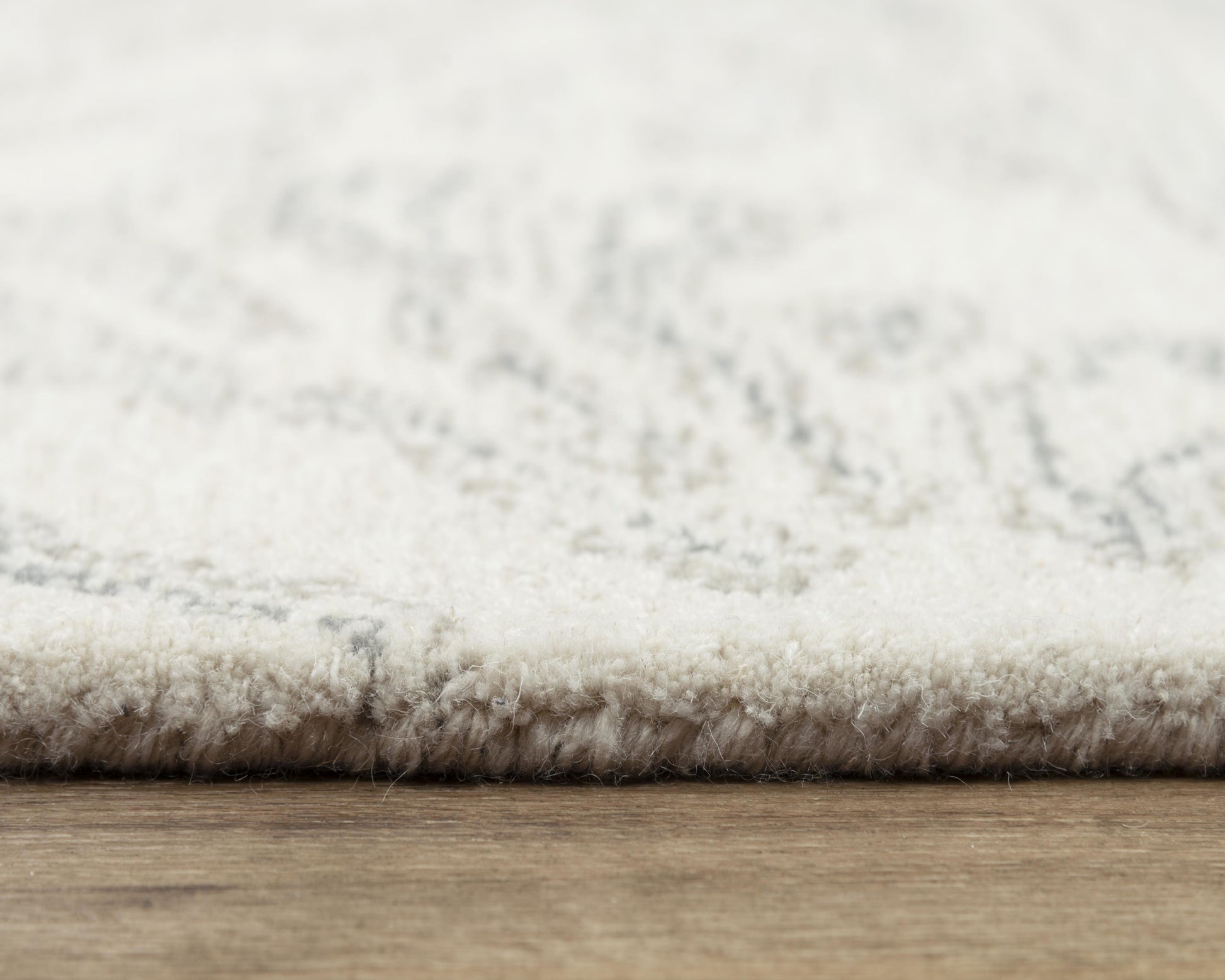 Rug, 5' x 8'.