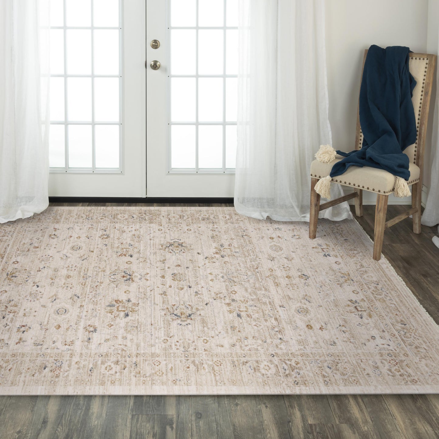 Iconic traditional rug, 5' x 8'.