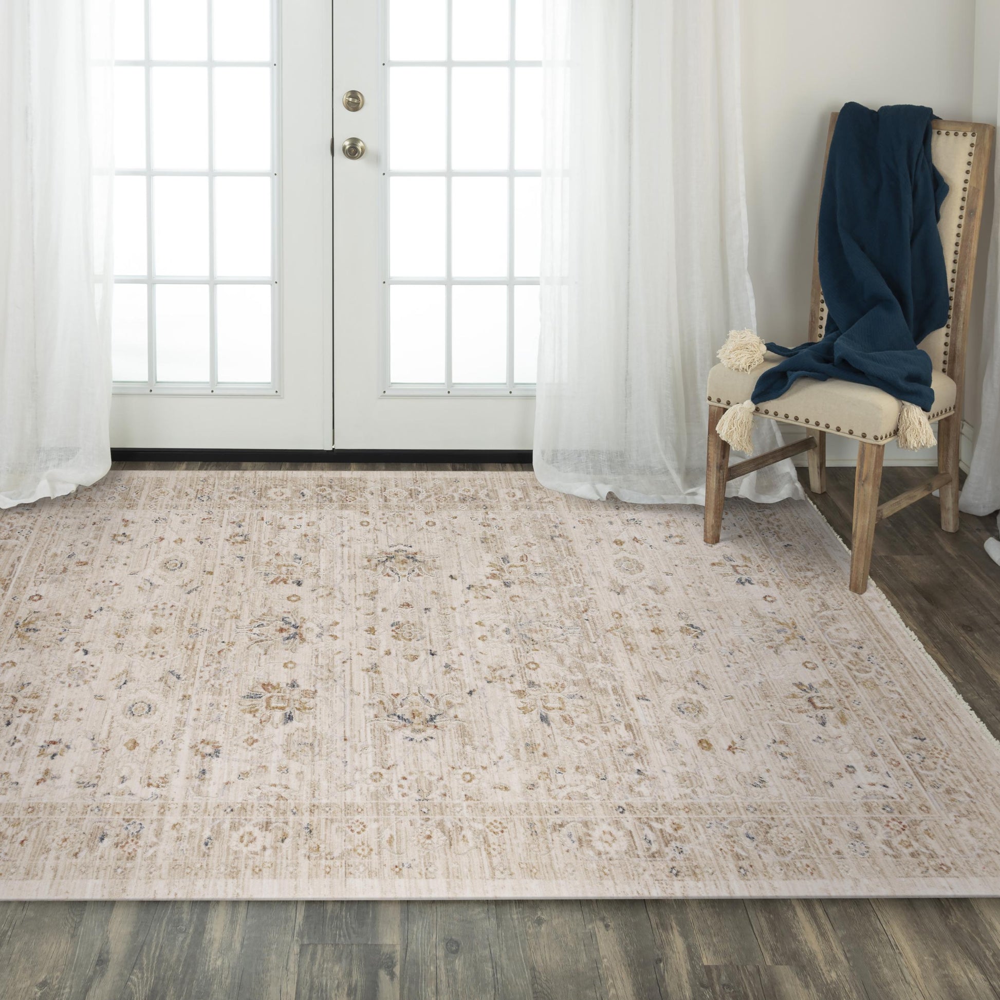 Traditional rug, 9' x 12'.