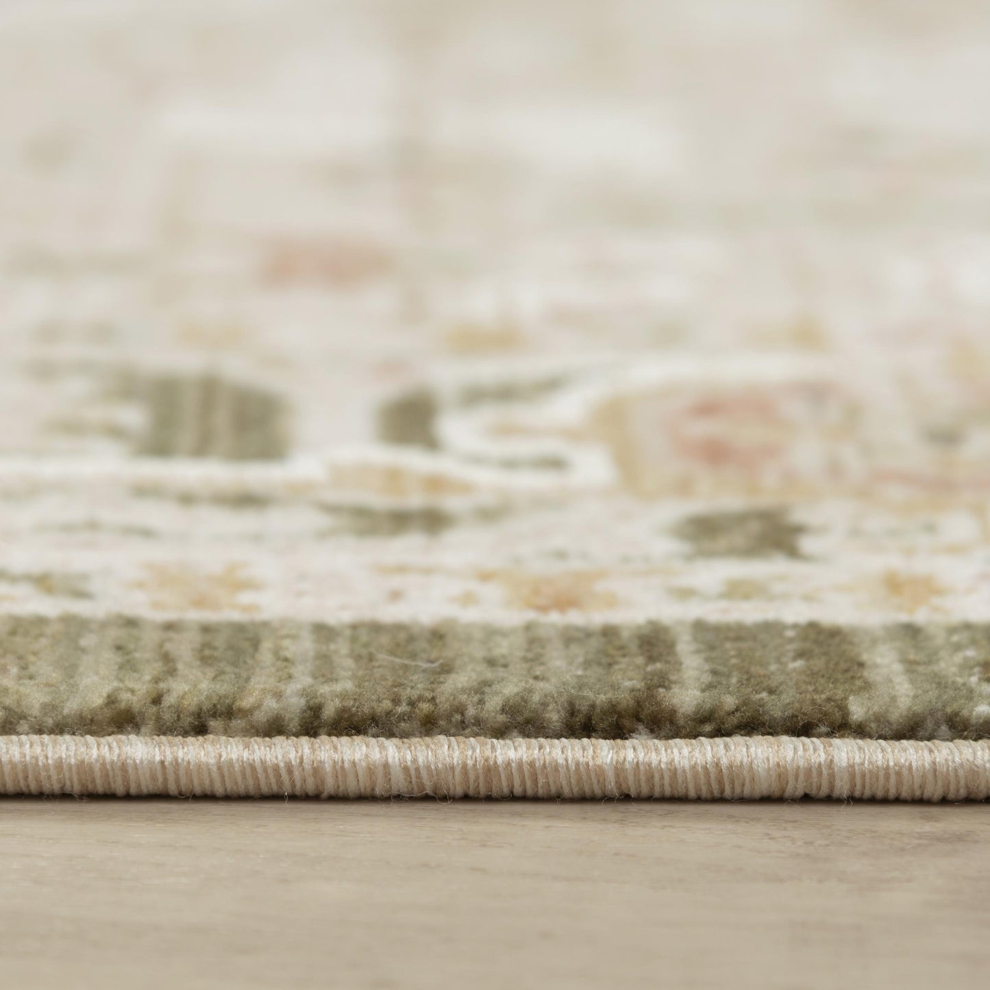 Area rug, 4' x 6'.