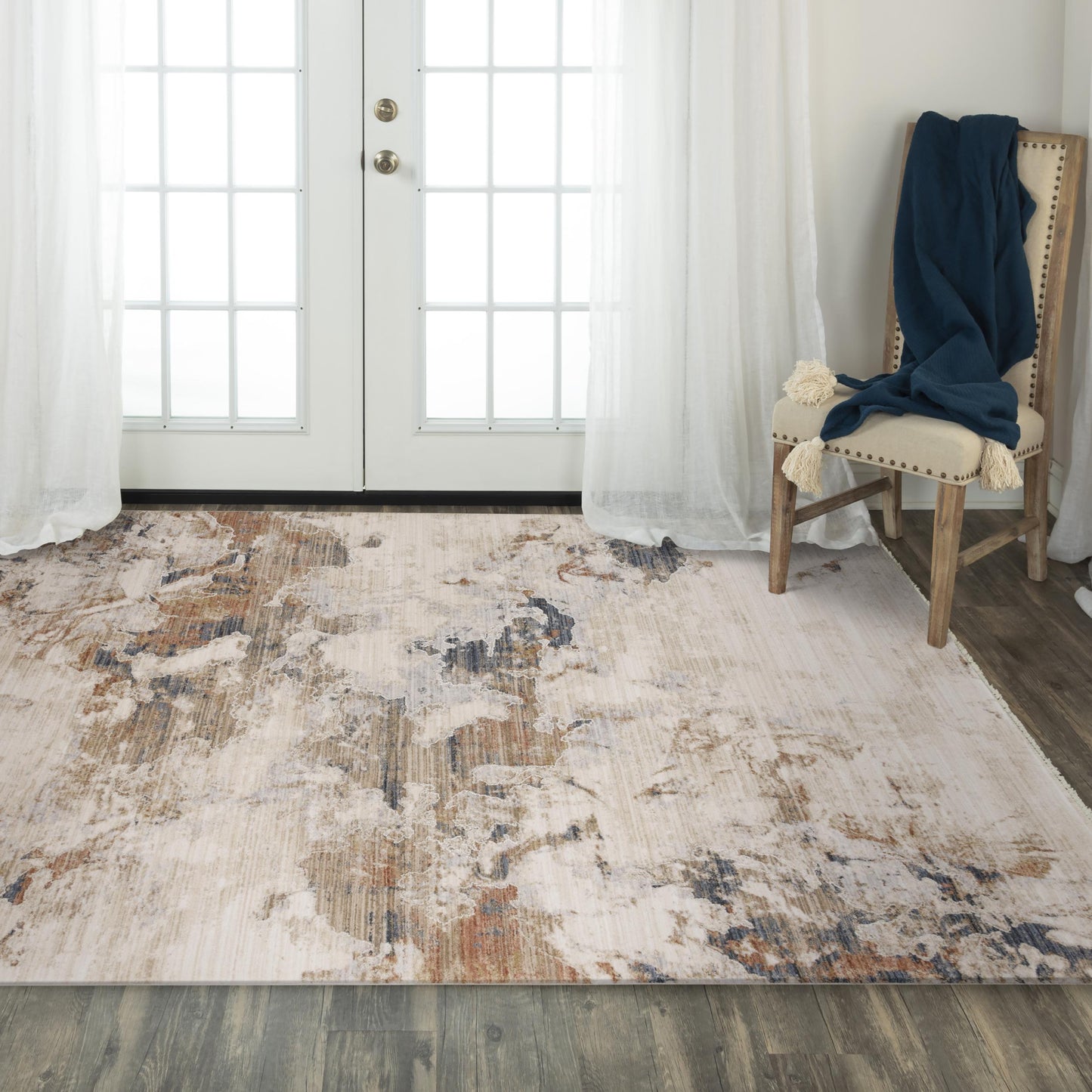 Contemporary rug, 4' x 6'.