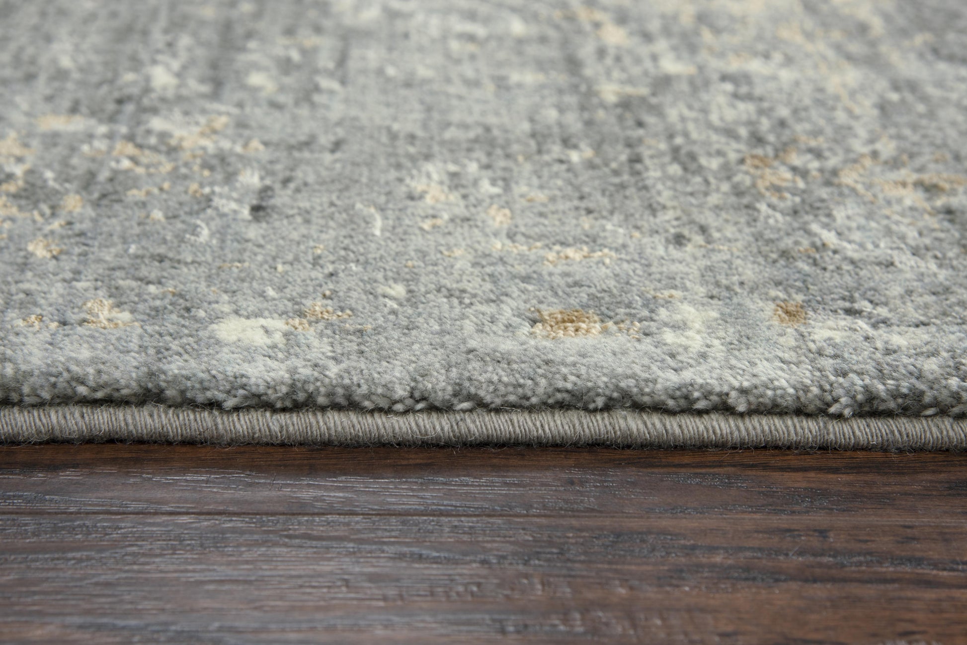 Traditional 5' x 8' rug