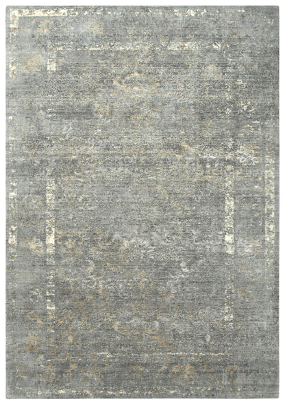 Traditional rug, 9' x 12'.