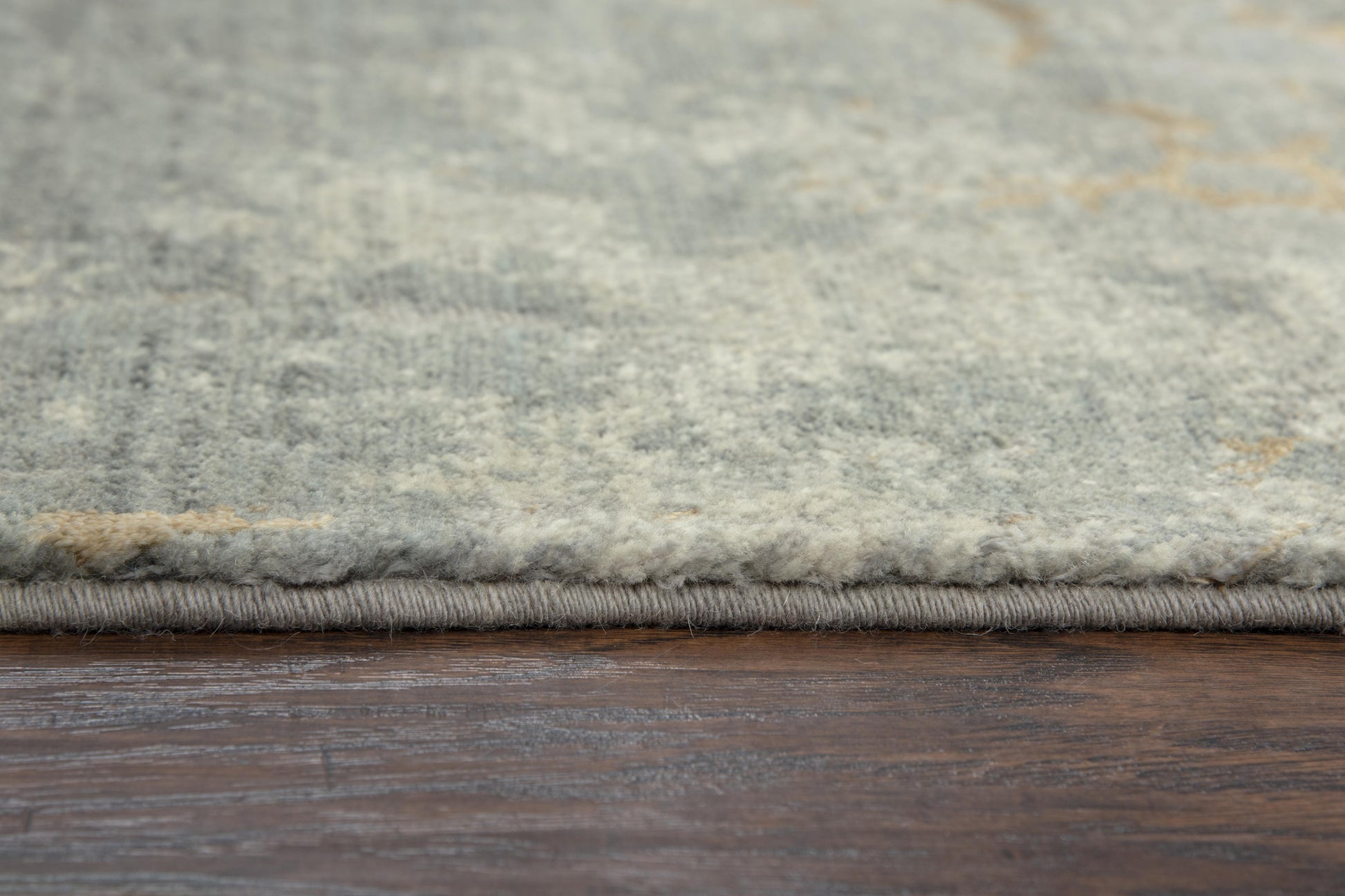 Rug, 10' x 13'.
