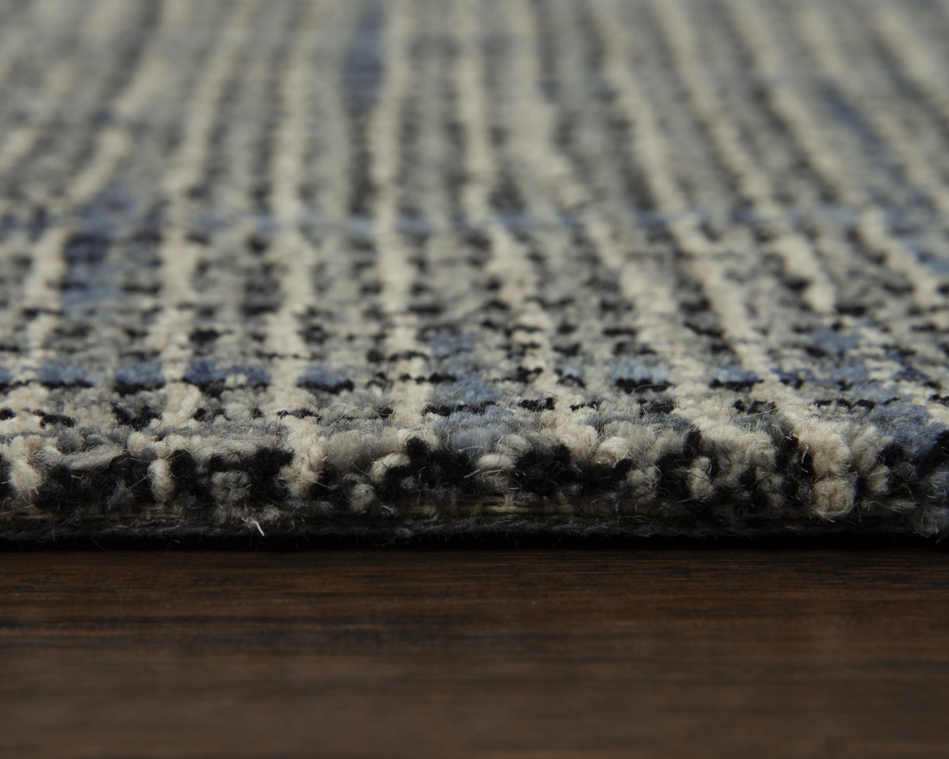 Casual rug, 9' x 12'.