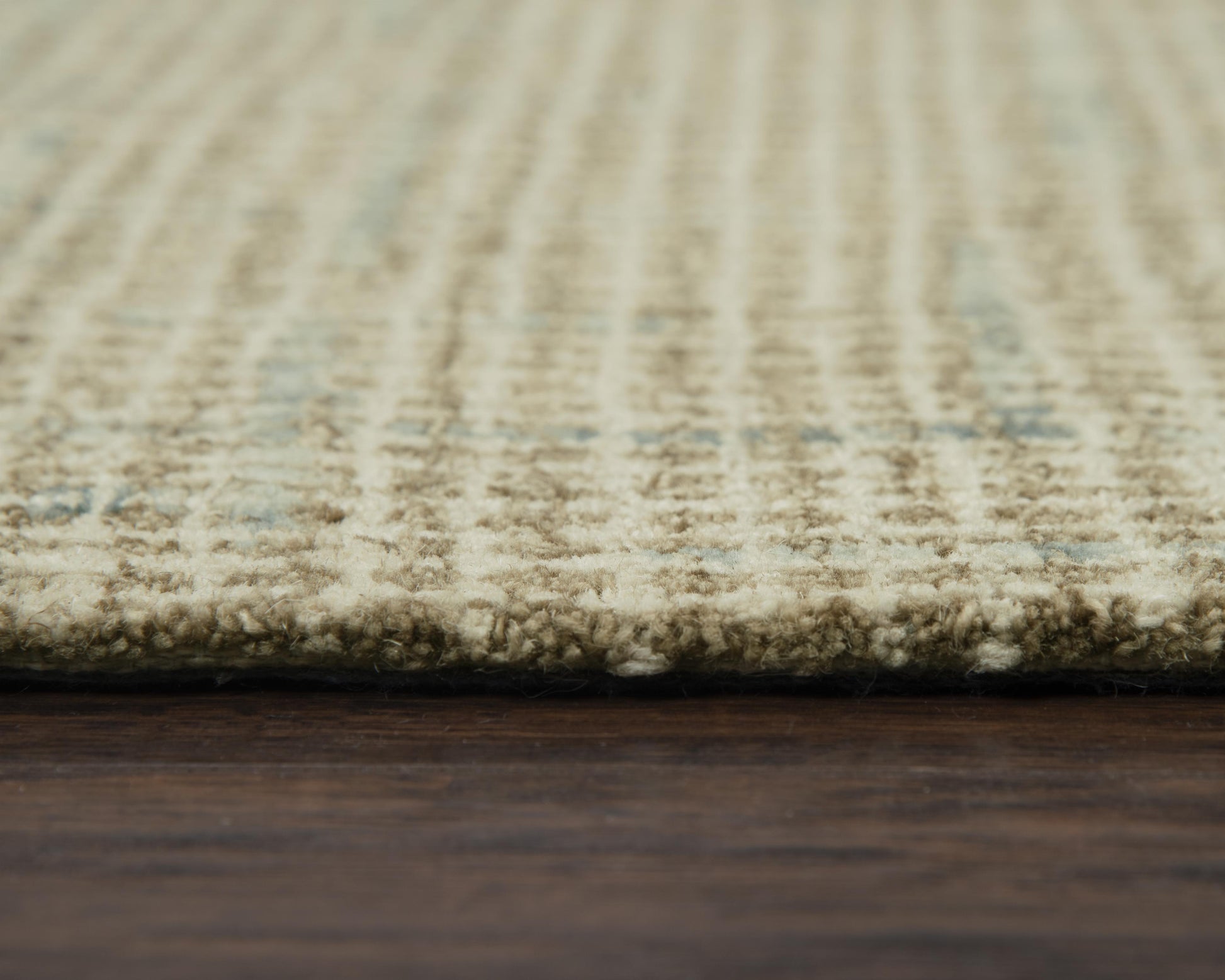Casual rug, 8' x 10'.