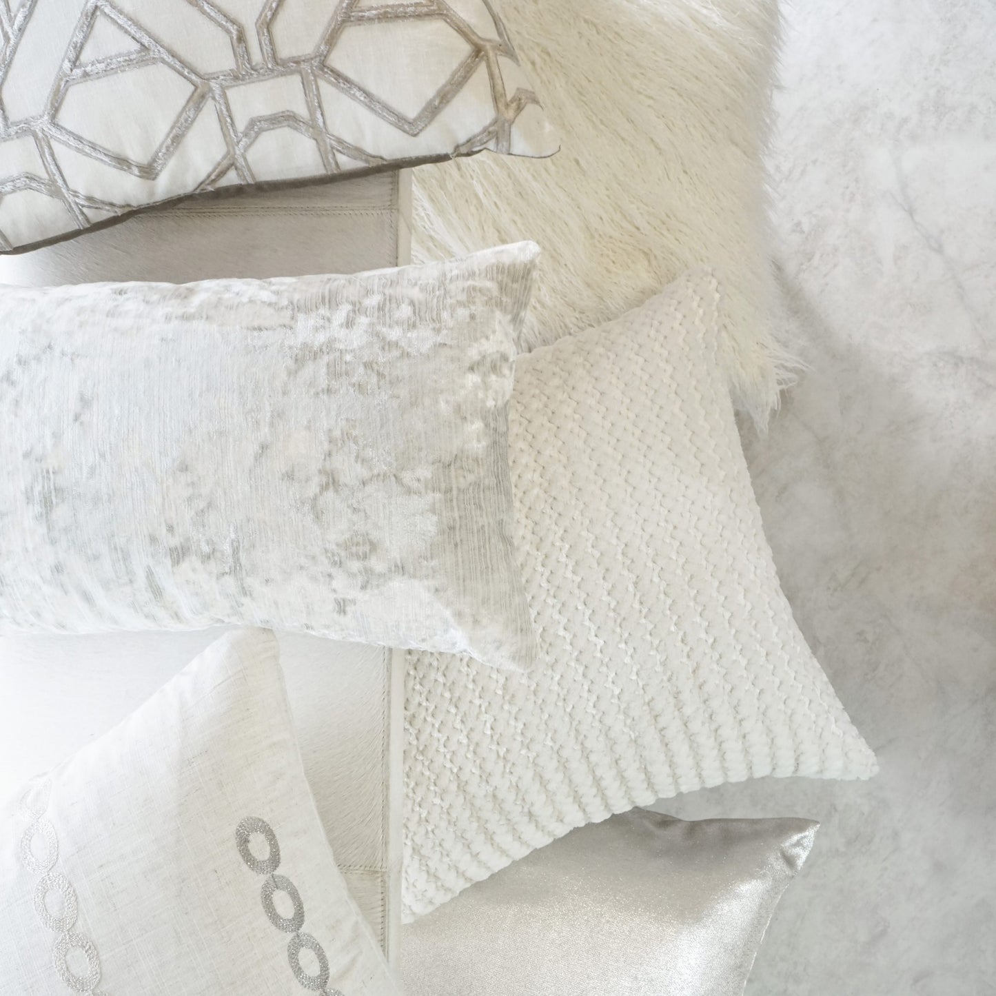 D.V. KAP HOME   24" x 24" Gene Fur Pillow - Ivory Faux Fur    - 3316-I-2424