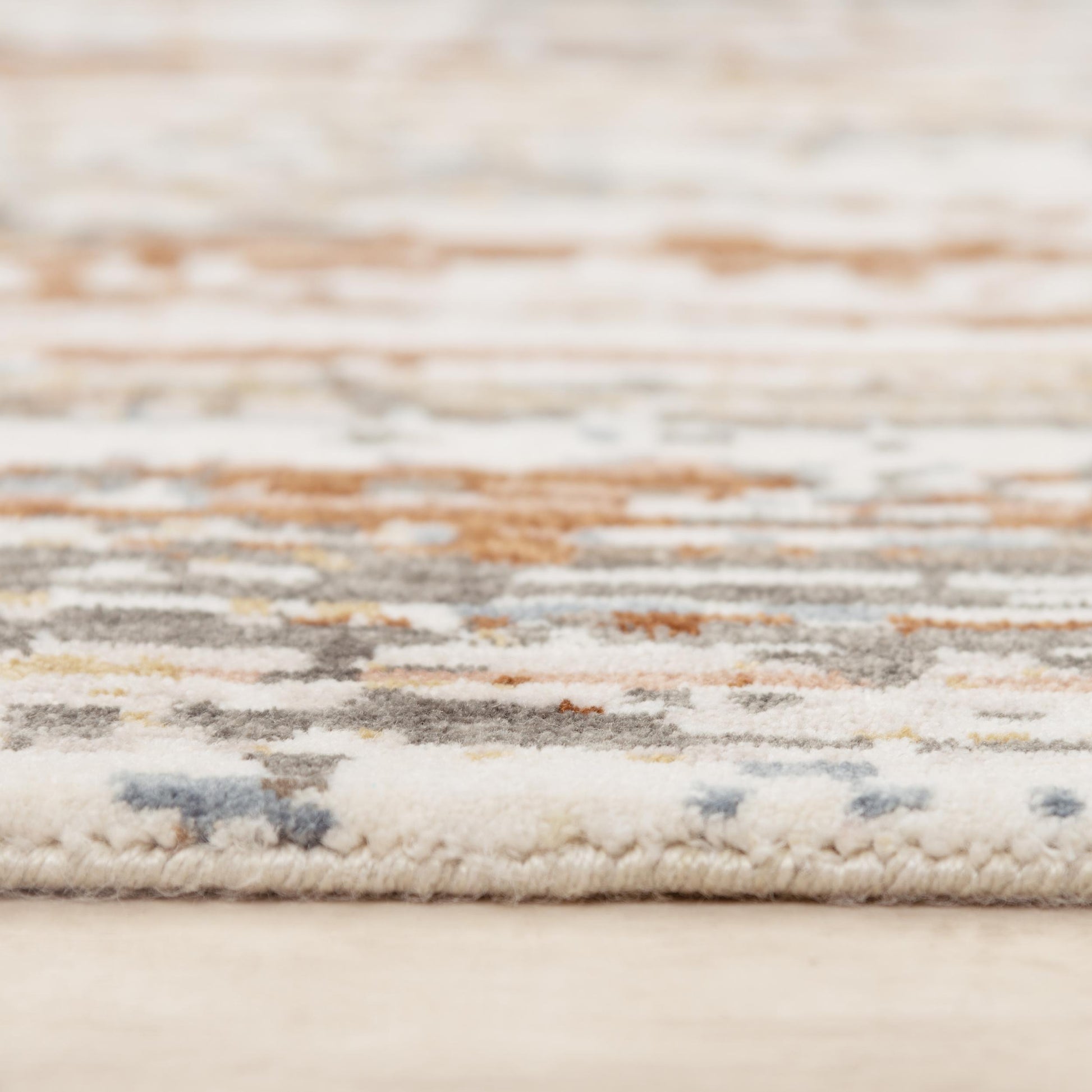 Contemporary rug, 5' x 8'.