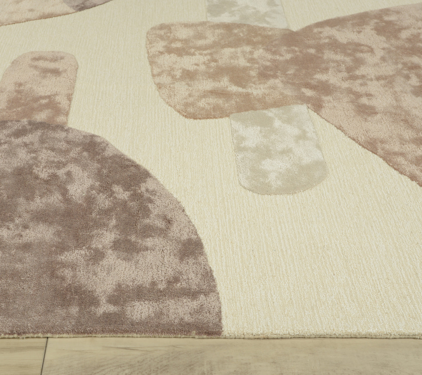 Modern rug, 9' x 12'.