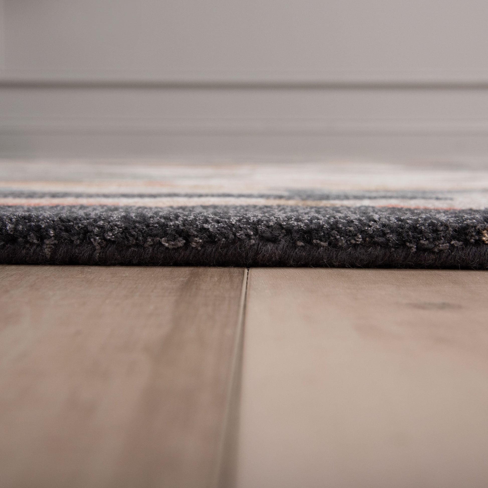 Modern rug, 2' x 3' (KINKIN66000160203)