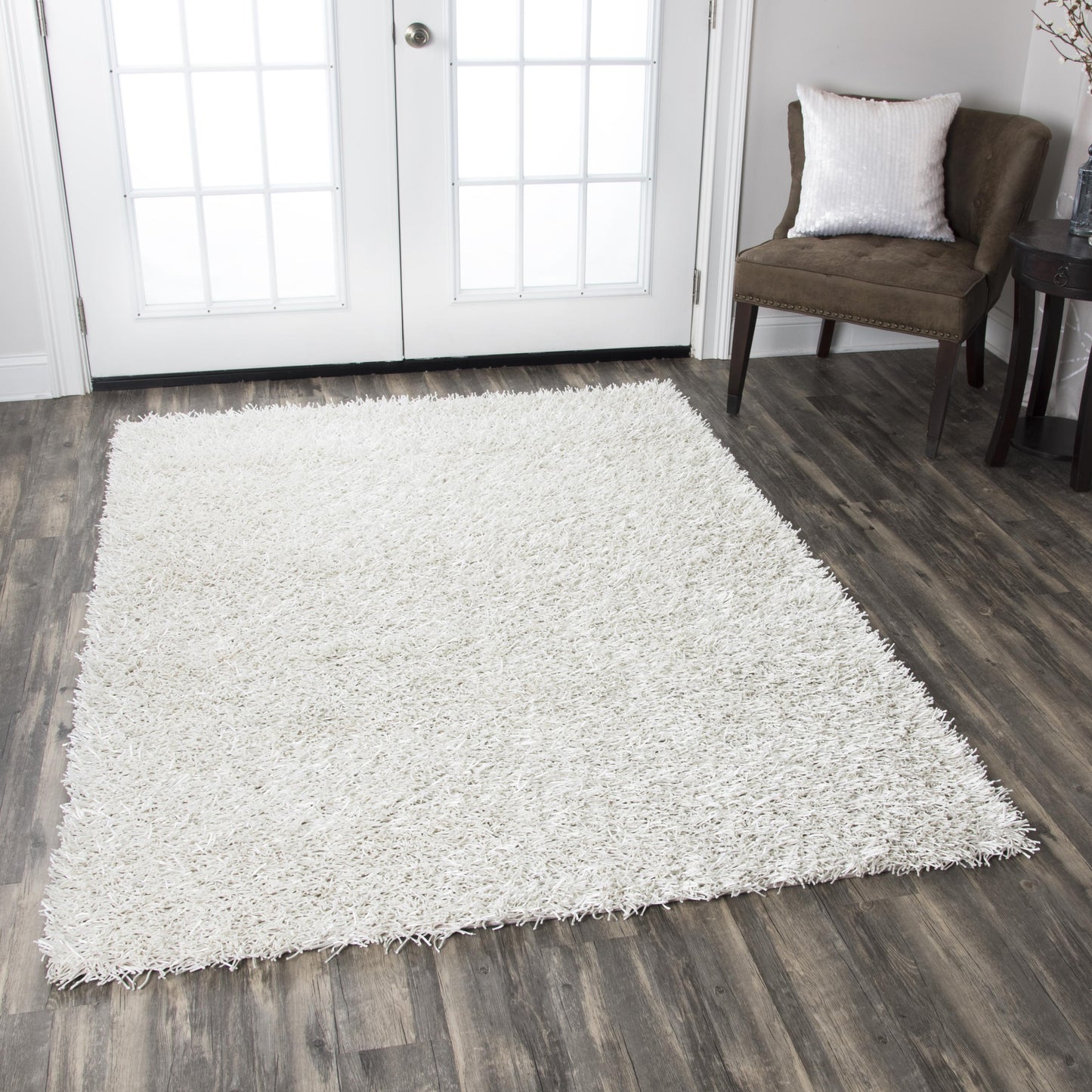 Shag rug, size 5' x 7'.