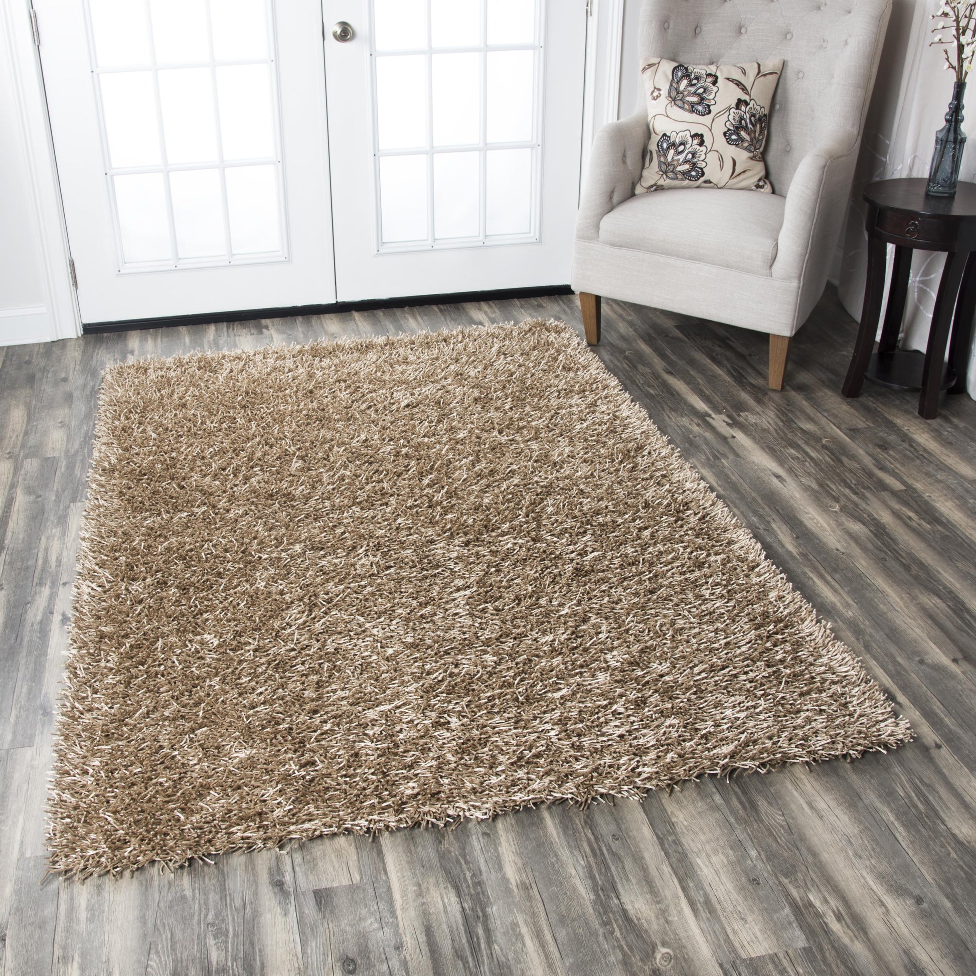 Shag rug 3' x 5'.