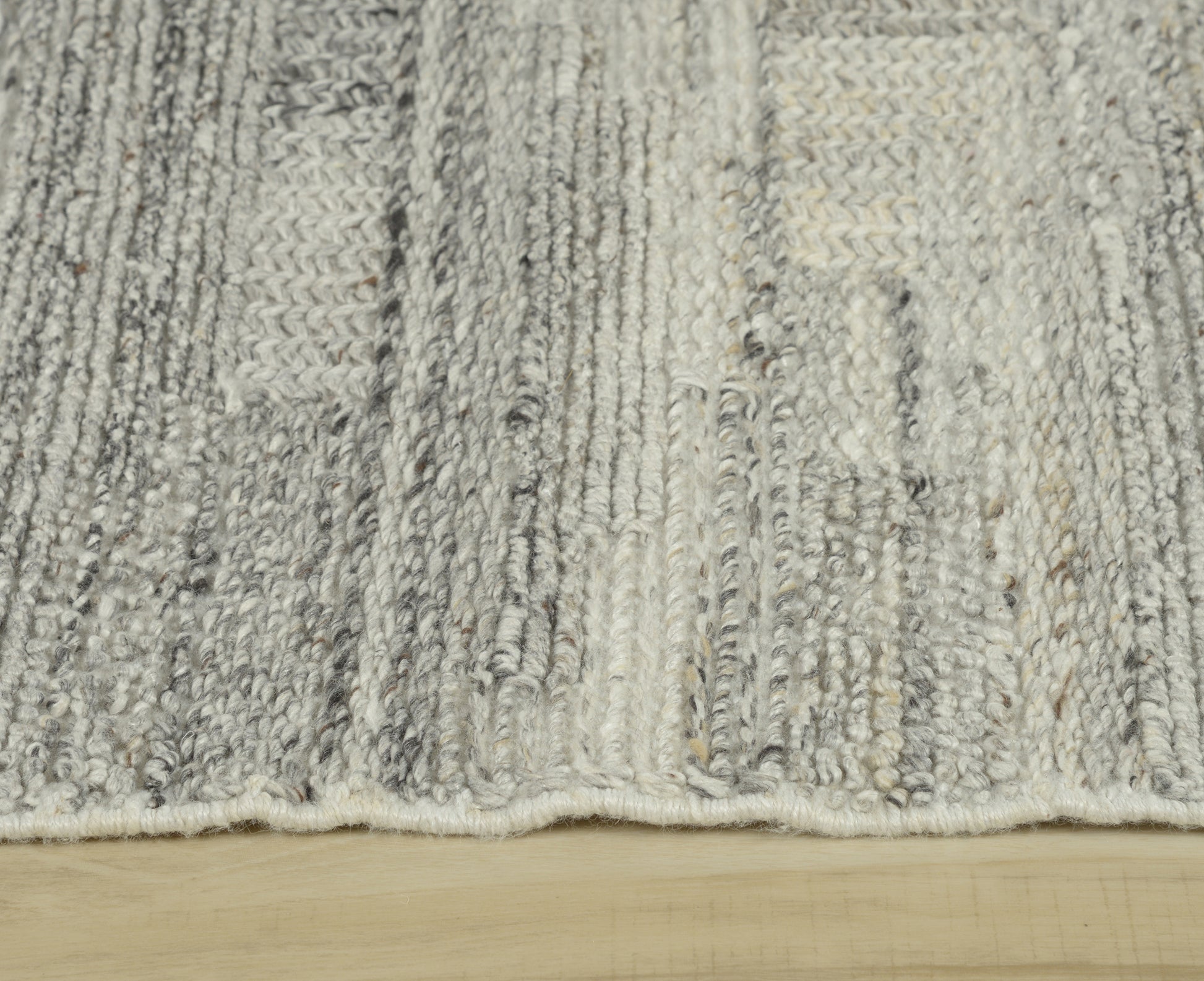Lakeview rug, contemporary style, 5' x 8'.