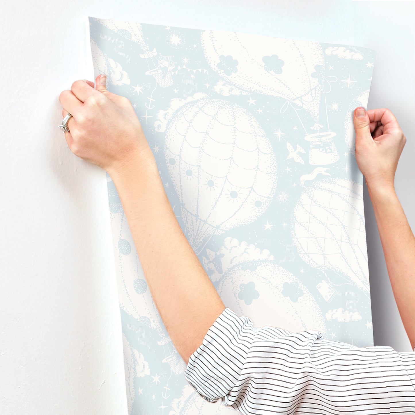 York Wallcoverings Daydream Ballongerna Light Blue Wallpaper Whimsical Novelty Blues   - MB29005