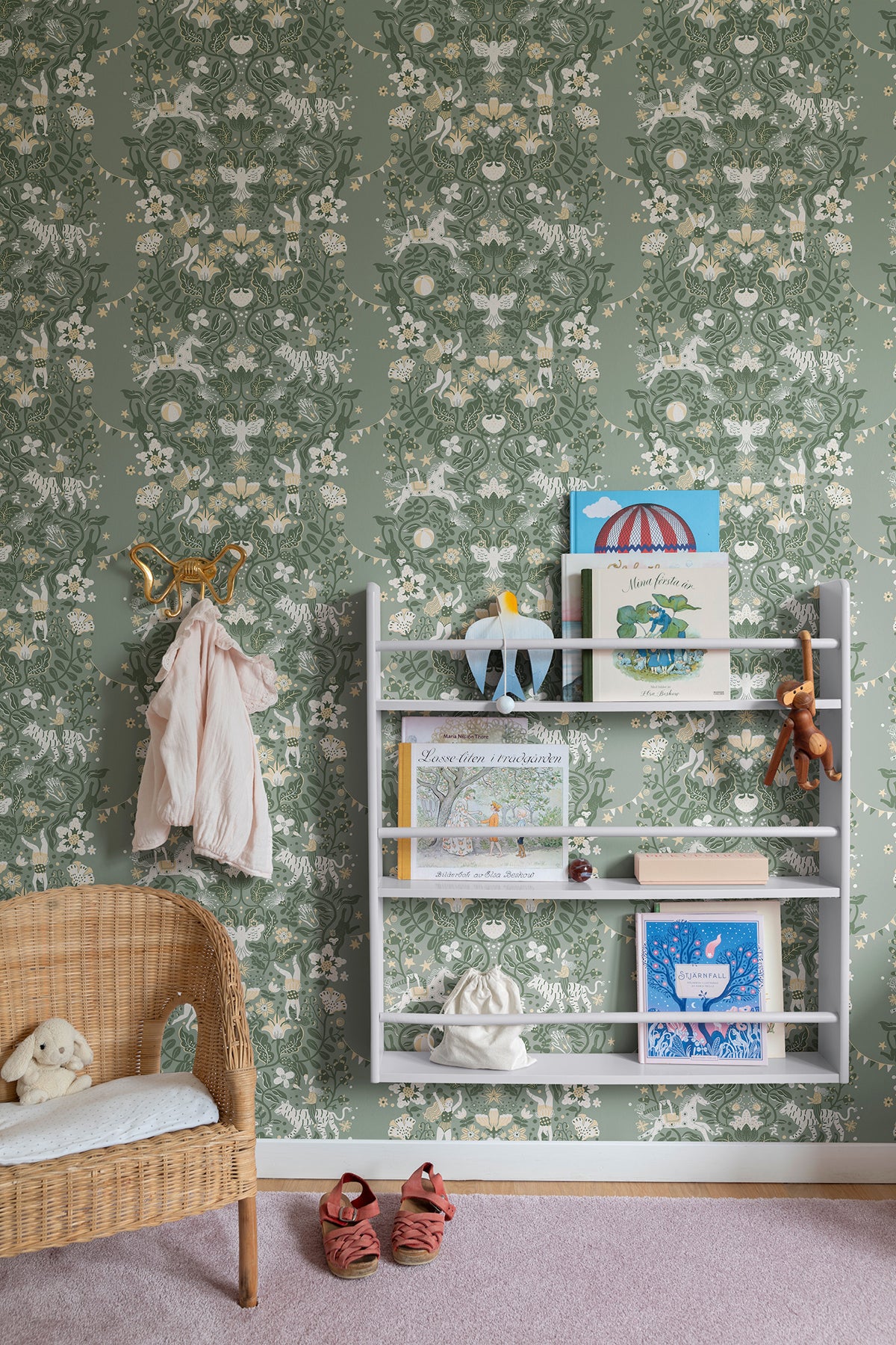 York Wallcoverings Daydream Cirkus Sea Green Wallpaper Whimsical Animals and Insects Greens   - MB29027