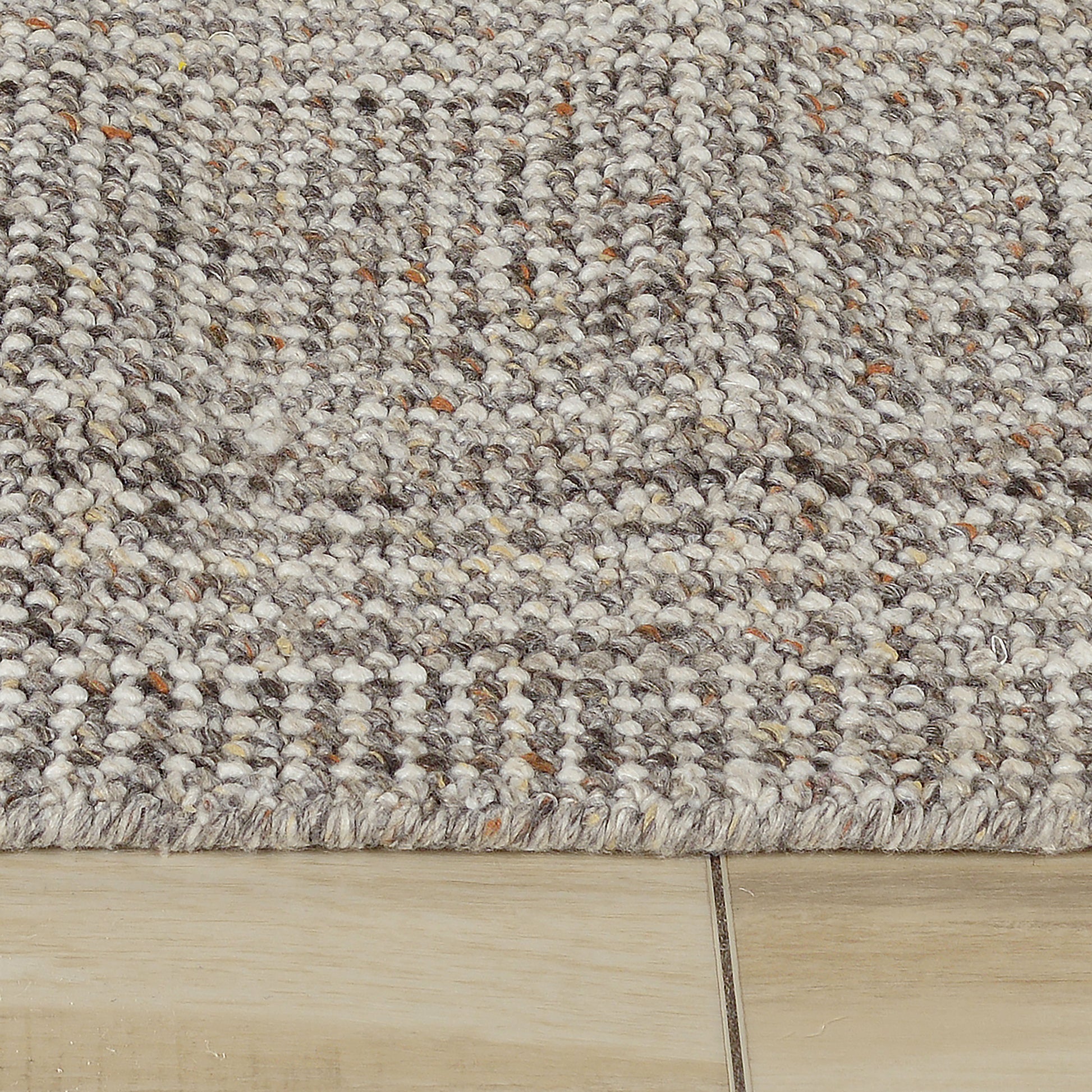 Casual style rug, 8' x 10'.