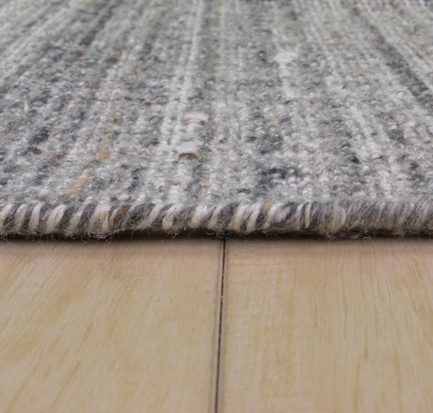 Casual rug, 5' x 8'.