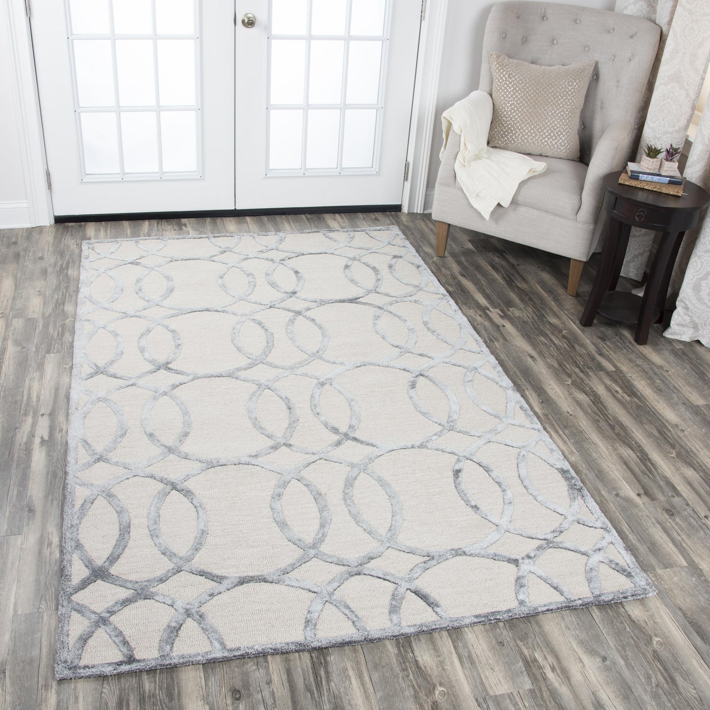 Contemporary rug, 3' x 5'.