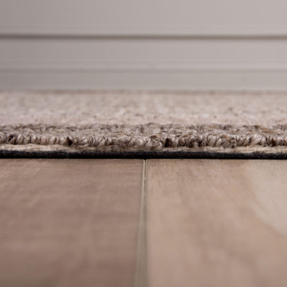 Casual rug, 9' x 12'.