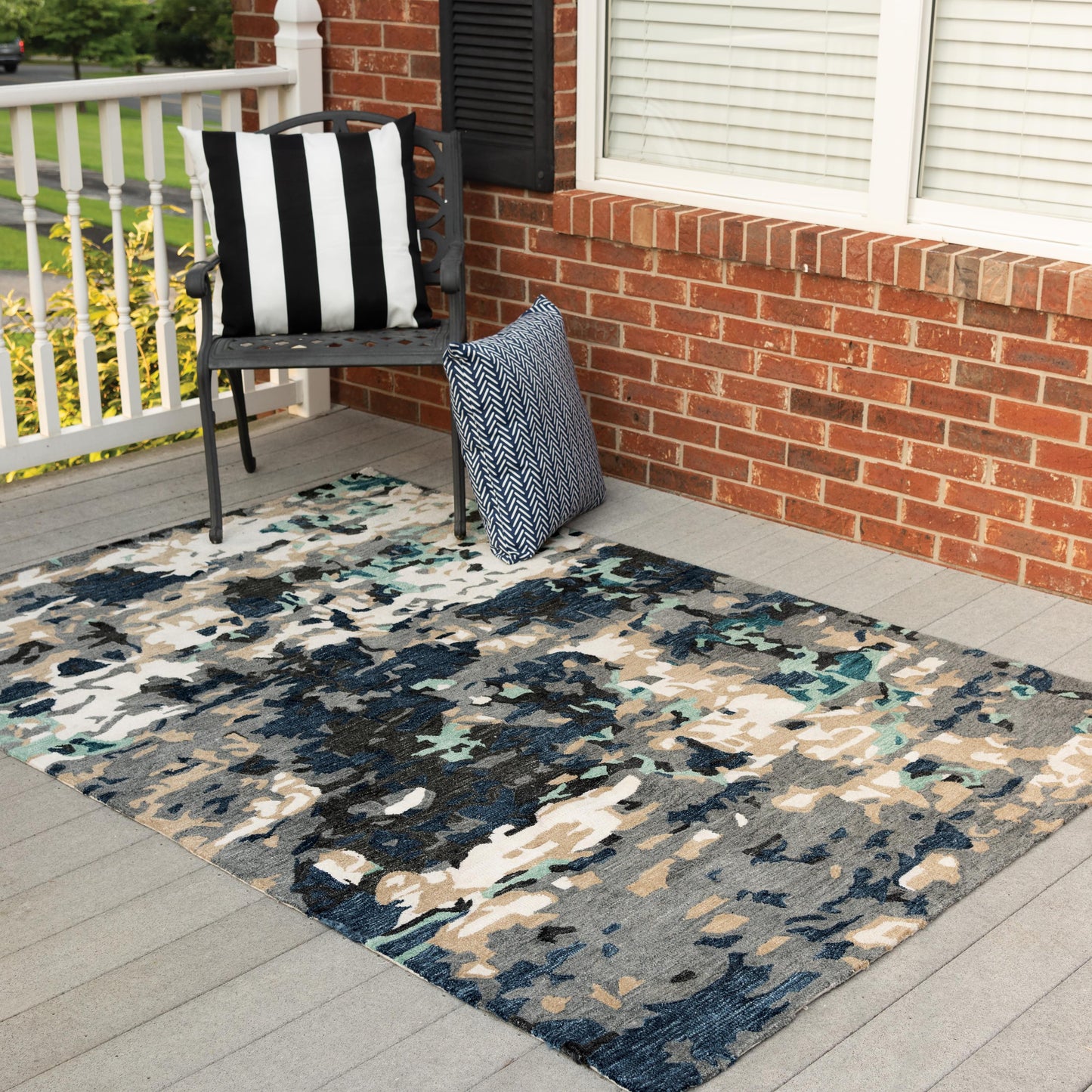 Contemporary rug, 8' x 10'.