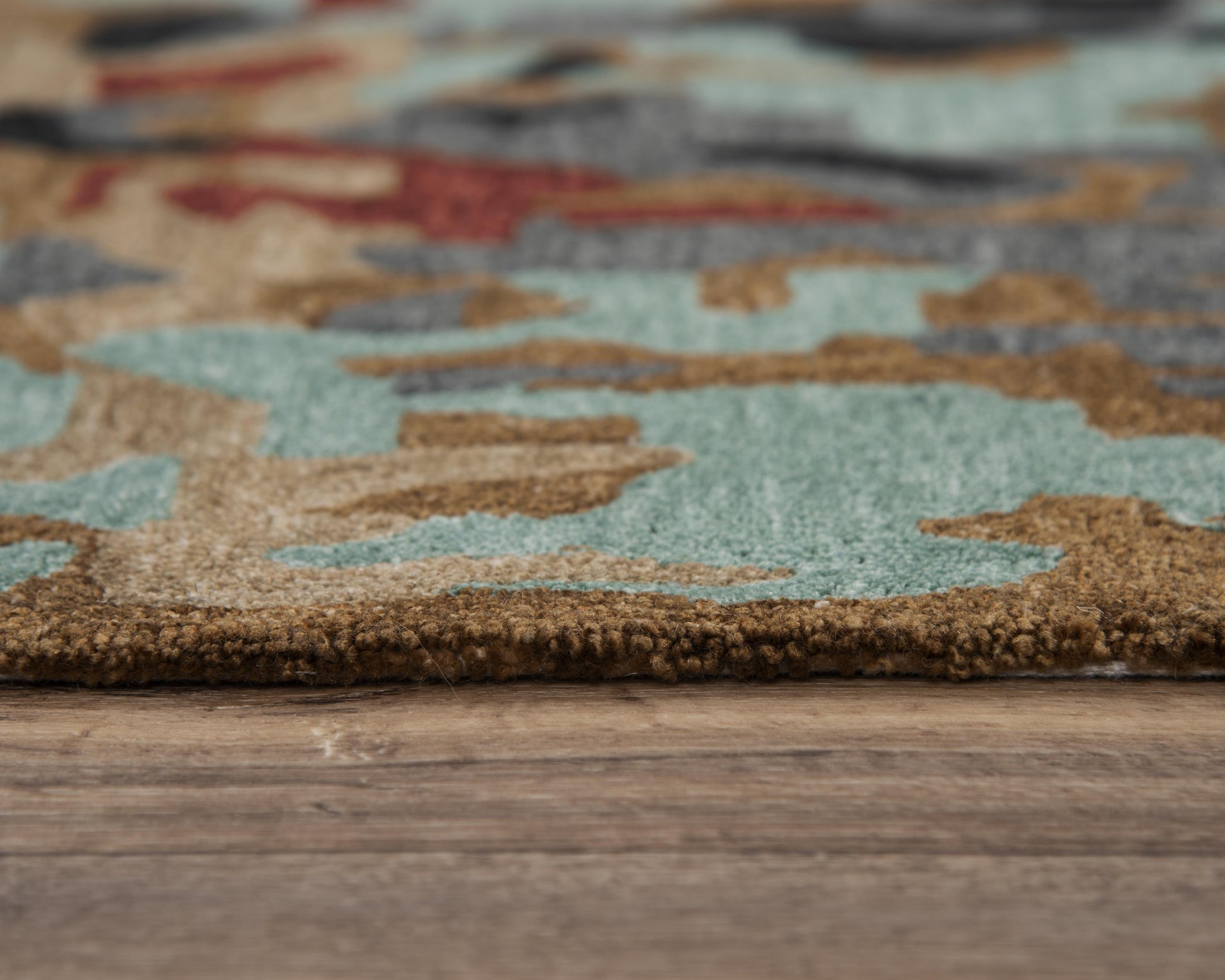 Contemporary rug, 5' x 8'.