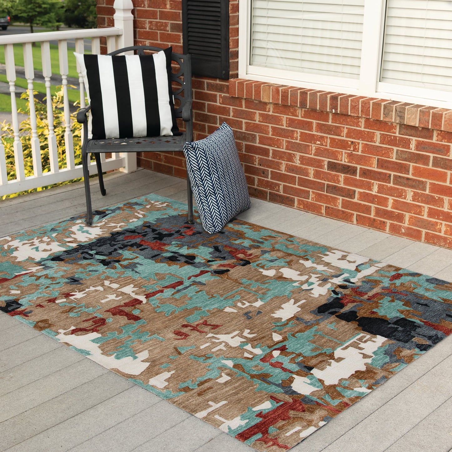 Rug, 5' x 8'.