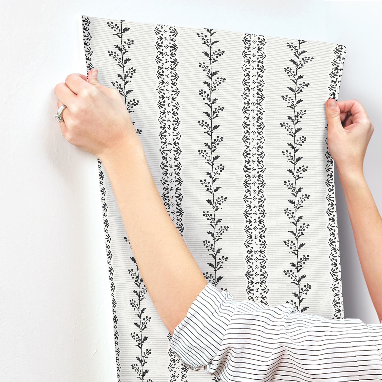 York Wallcoverings Magnolia Home 4 Everleigh White and Black Wallpaper Transitional Botanical Whites and Off-Whites   - MF4761