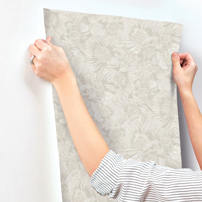 York Wallcoverings Missoni Home 5 Anemoni White Wallpaper Traditional Flowers Whites and Off-Whites   - MI10502