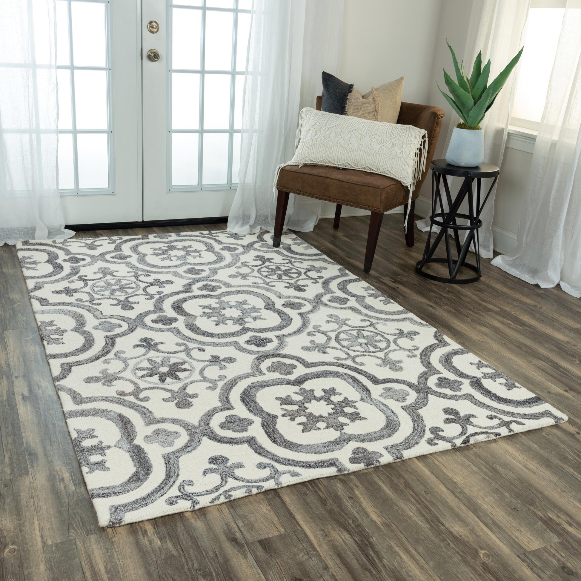Transitional rug, 5' x 8'.