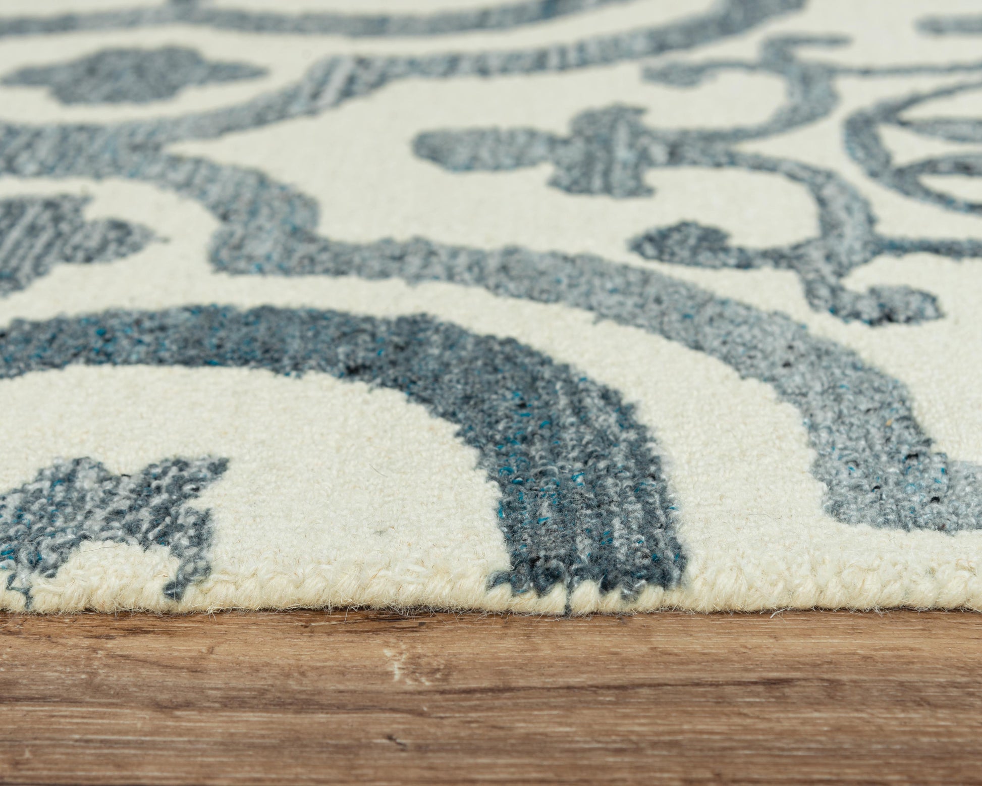 Transitional area rug, 9' x 12