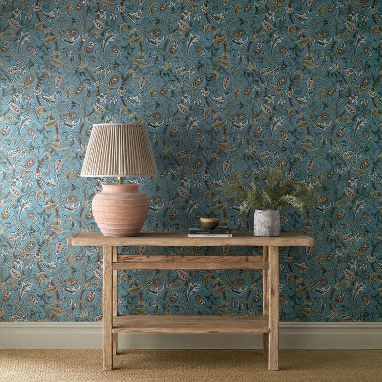 William Morris Scrolling Tulip Wallpaper in Woad/Thyme by Morris & Co featuring elegant interlacing tulip flowers and acanthus leaves in soft blue and green tones. A timeless Arts & Crafts botanical wallpaper ideal for living rooms, bedrooms, dining rooms, hallways, and sophisticated feature walls.